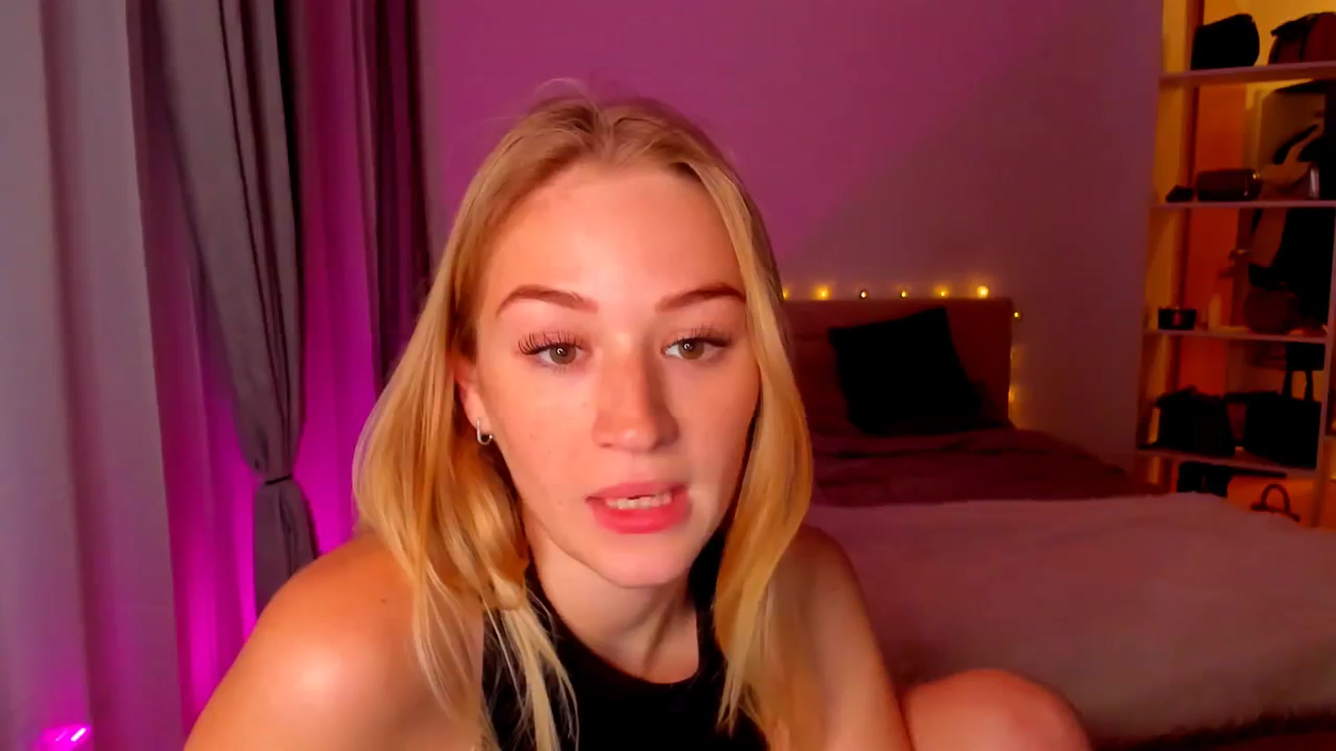 Gallery image thumbnail from CheckmyPeach's myfreecams stream on, 05/04/2024, 24:56 image 14 of 20