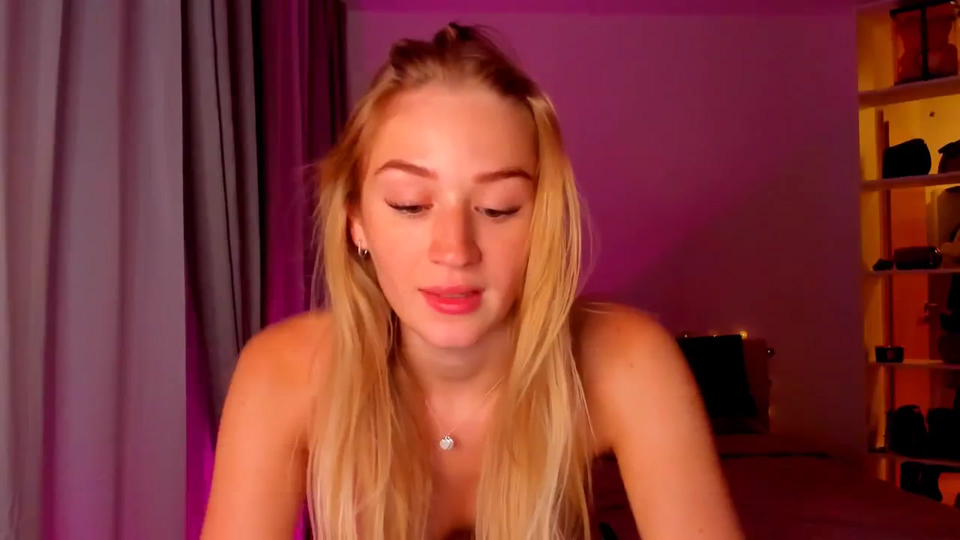 Gallery image thumbnail from CheckmyPeach's myfreecams stream on, 05/04/2024, 22:32 image 17 of 20