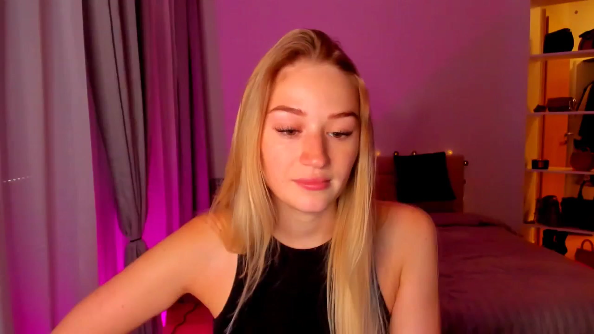 Gallery image thumbnail from CheckmyPeach's myfreecams stream on, 05/05/2024, 17:45 image 7 of 20