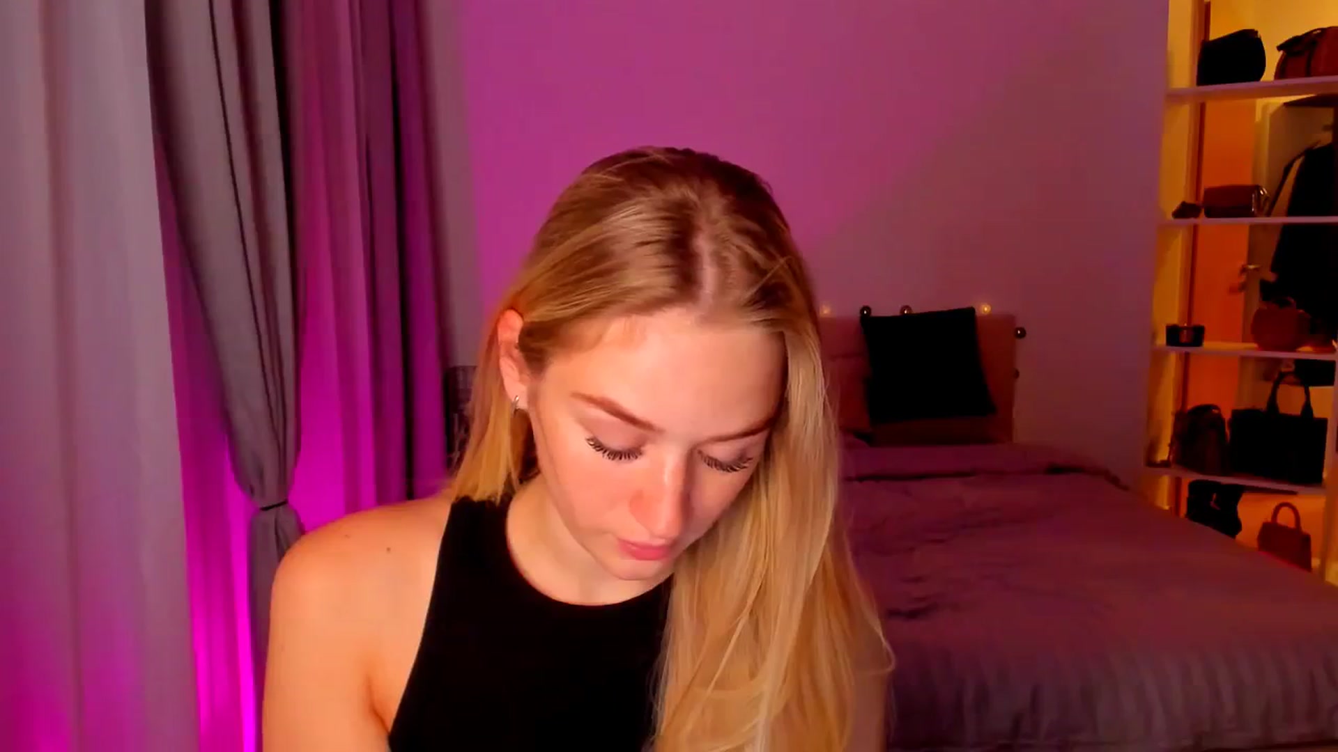Gallery image thumbnail from CheckmyPeach's myfreecams stream on, 05/05/2024, 17:45 image 18 of 20