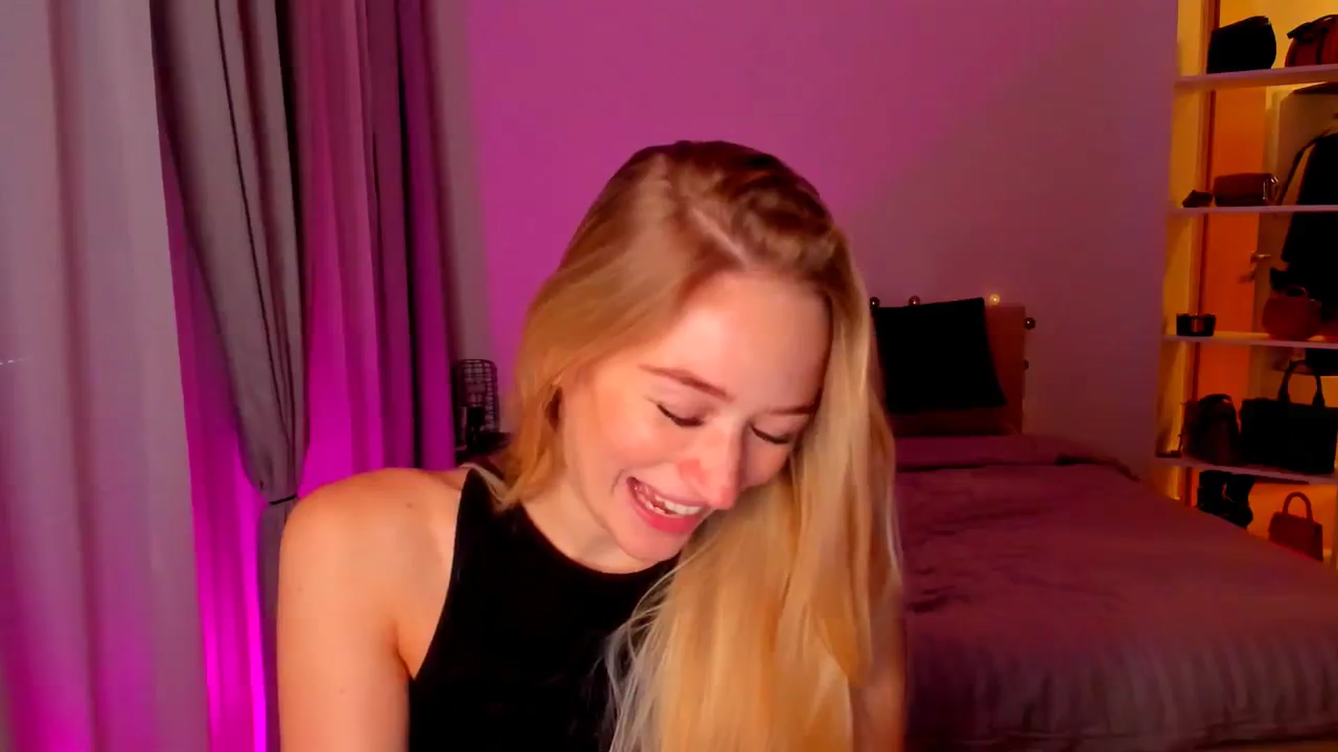 Gallery image thumbnail from CheckmyPeach's myfreecams stream on, 05/05/2024, 17:45 image 9 of 20