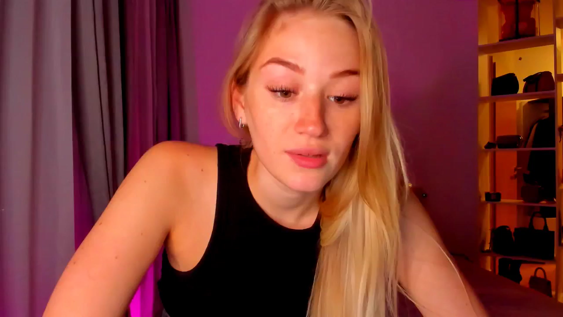 Gallery image thumbnail from CheckmyPeach's myfreecams stream on, 05/05/2024, 17:45 image 13 of 20