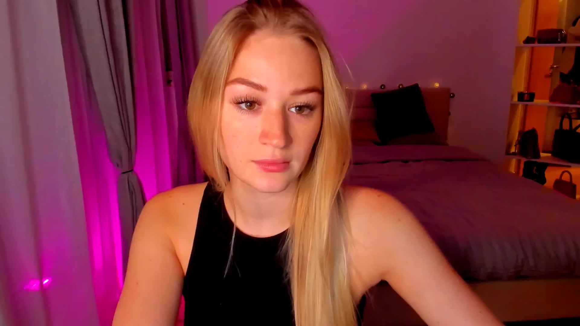 Gallery image thumbnail from CheckmyPeach's myfreecams stream on, 05/07/2024, 20:18 image 6 of 20