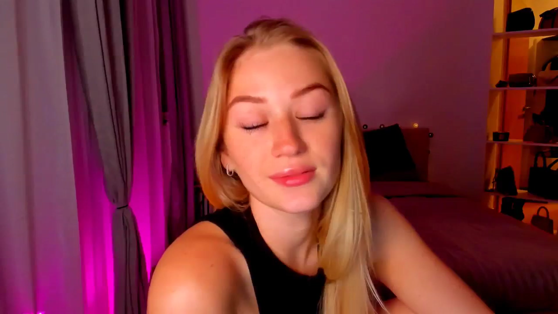Gallery image thumbnail from CheckmyPeach's myfreecams stream on, 05/07/2024, 20:18 image 14 of 20