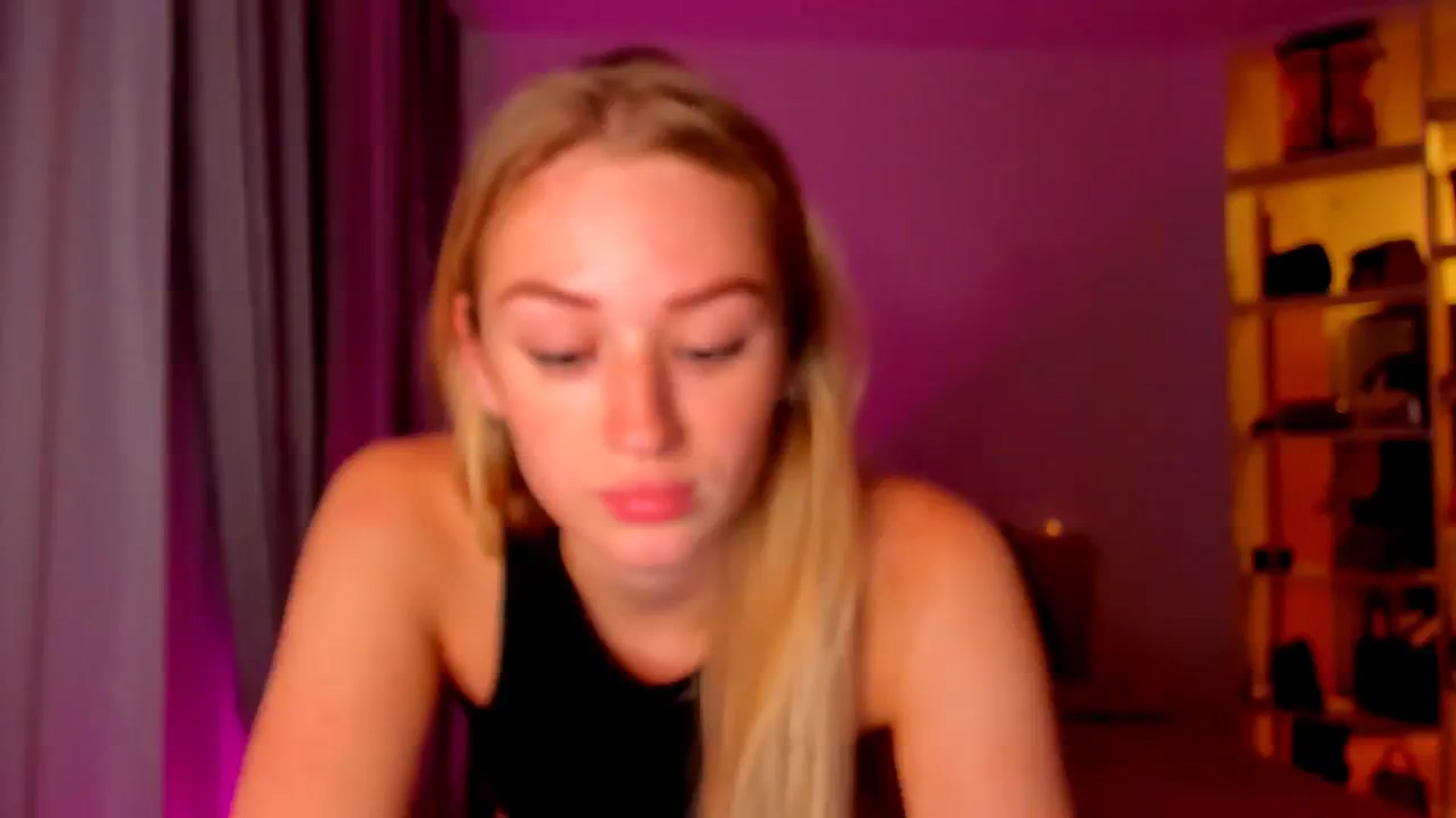 Gallery image thumbnail from CheckmyPeach's myfreecams stream on, 05/07/2024, 21:13 image 10 of 20