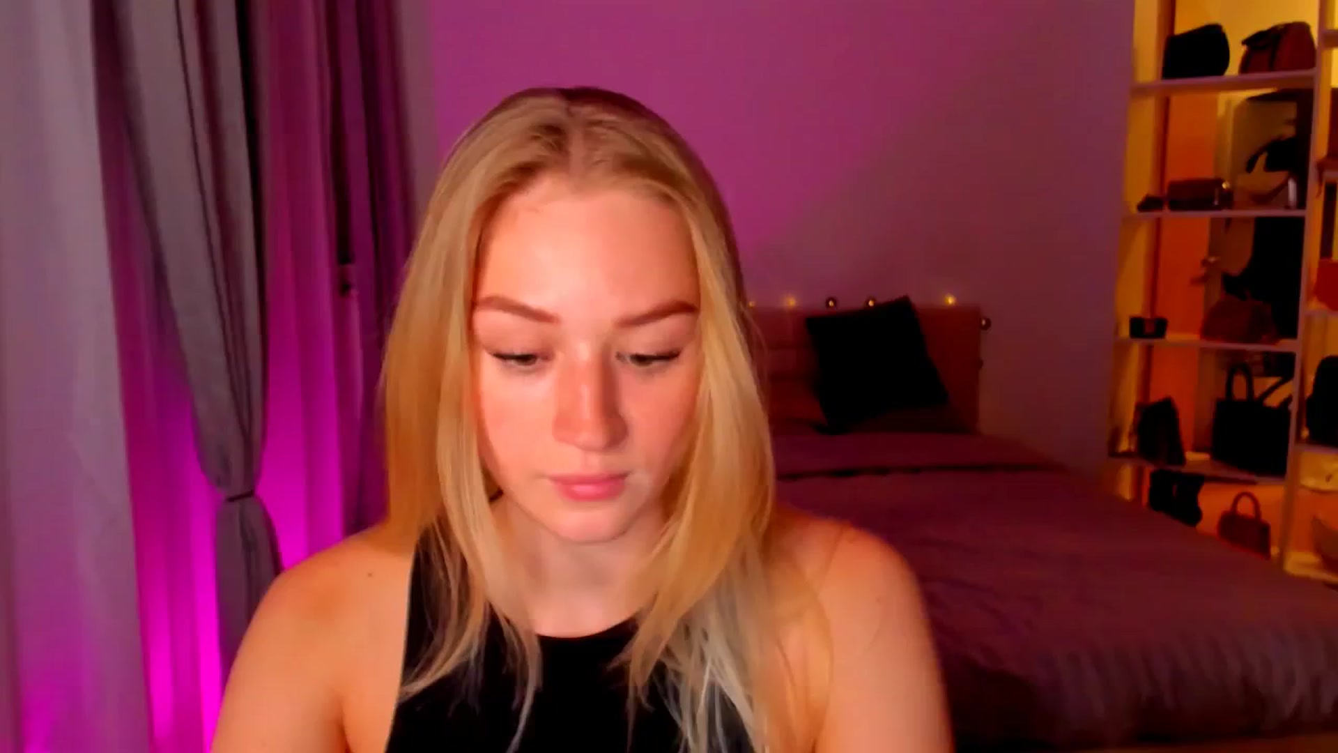 Gallery image thumbnail from CheckmyPeach's myfreecams stream on, 05/07/2024, 21:13 image 1 of 20