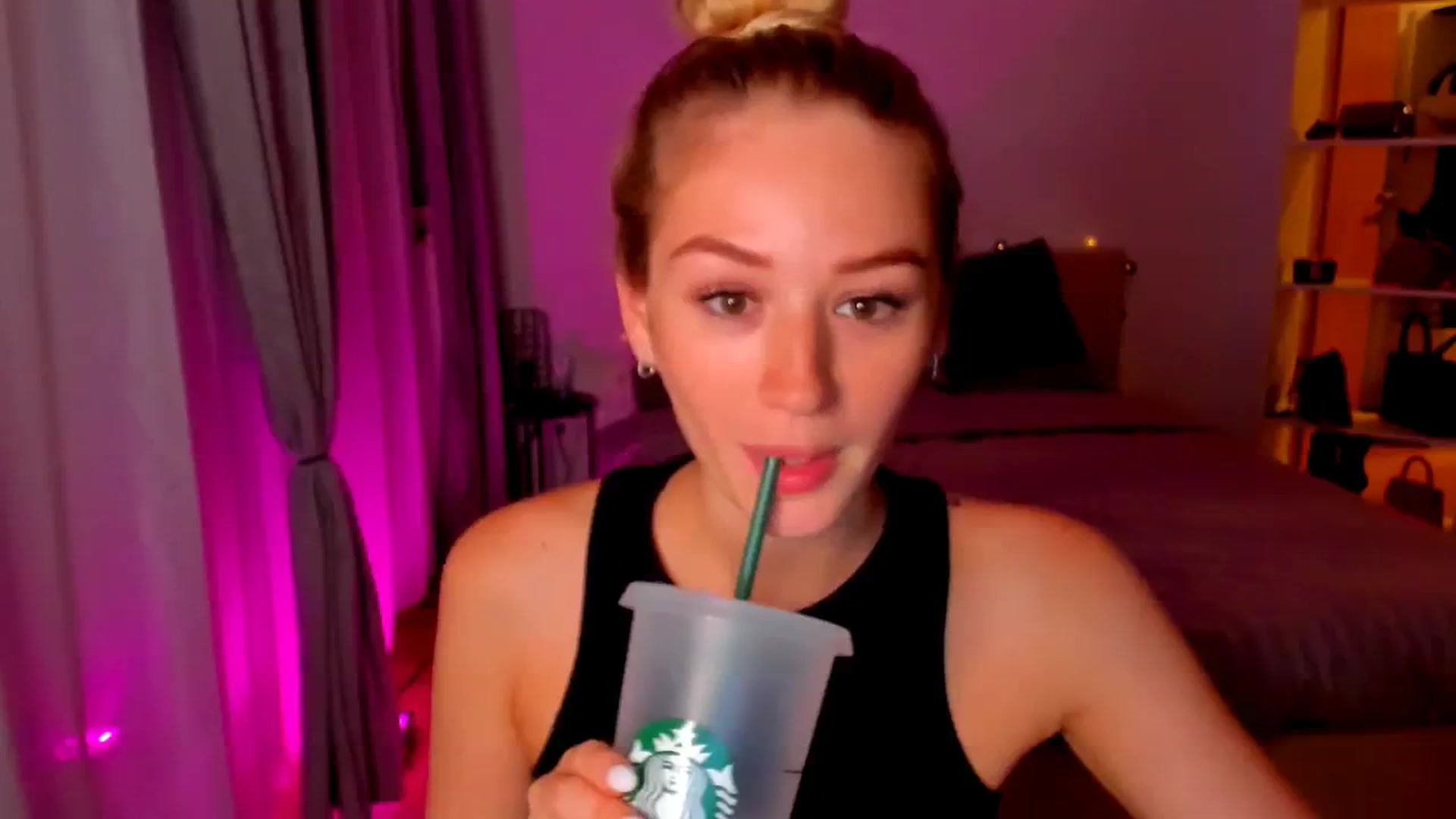 Gallery image thumbnail from CheckmyPeach's myfreecams stream on, 05/07/2024, 21:13 image 17 of 20