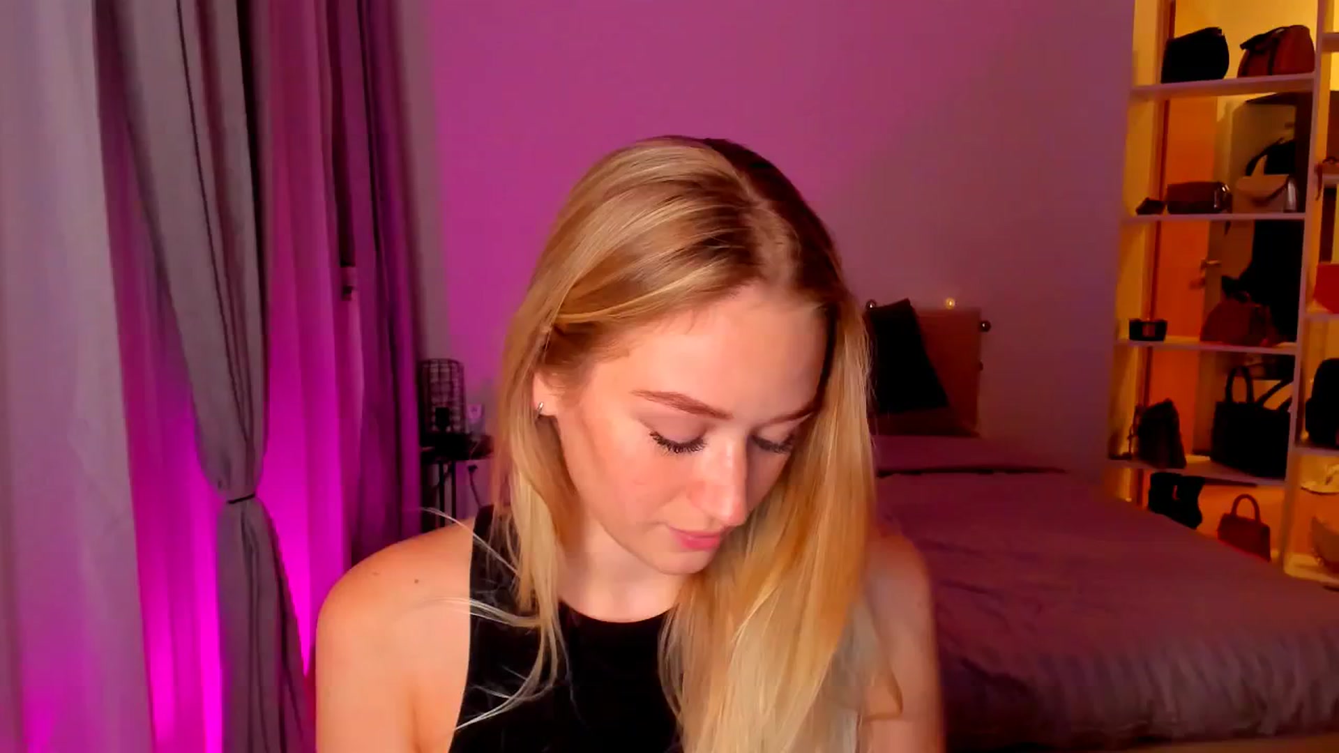 Gallery image thumbnail from CheckmyPeach's myfreecams stream on, 05/07/2024, 21:13 image 4 of 20