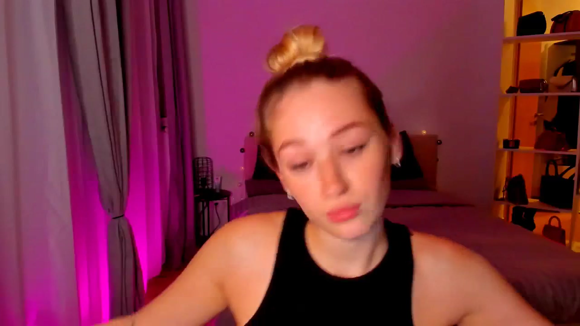 Gallery image thumbnail from CheckmyPeach's myfreecams stream on, 05/07/2024, 21:13 image 15 of 20