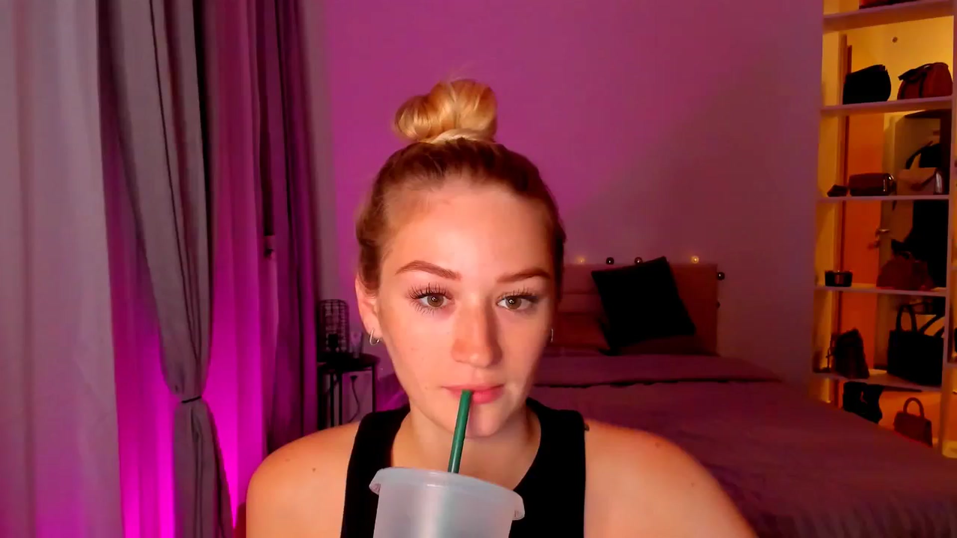 Gallery image thumbnail from CheckmyPeach's myfreecams stream on, 05/07/2024, 21:13 image 18 of 20