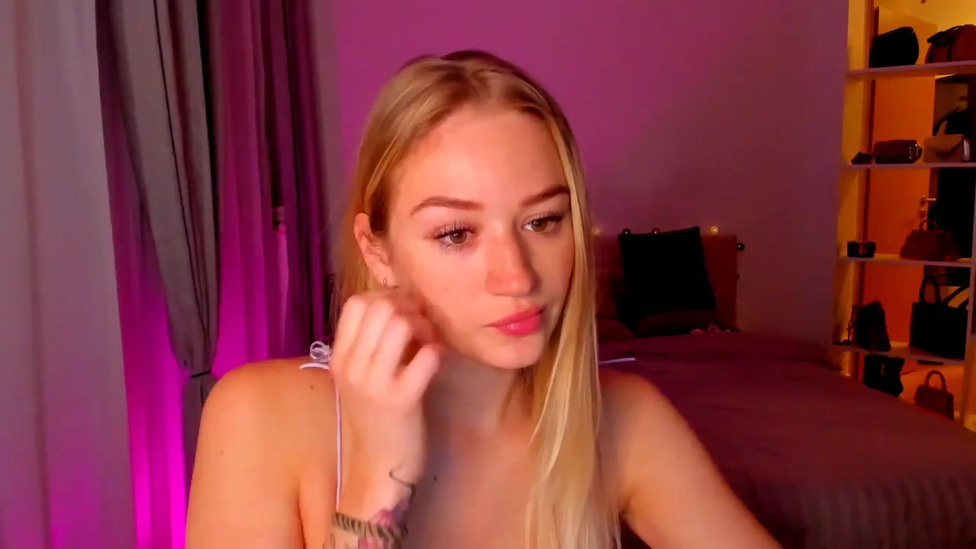 Gallery image thumbnail from CheckmyPeach's myfreecams stream on, 05/08/2024, 03:59 image 6 of 20