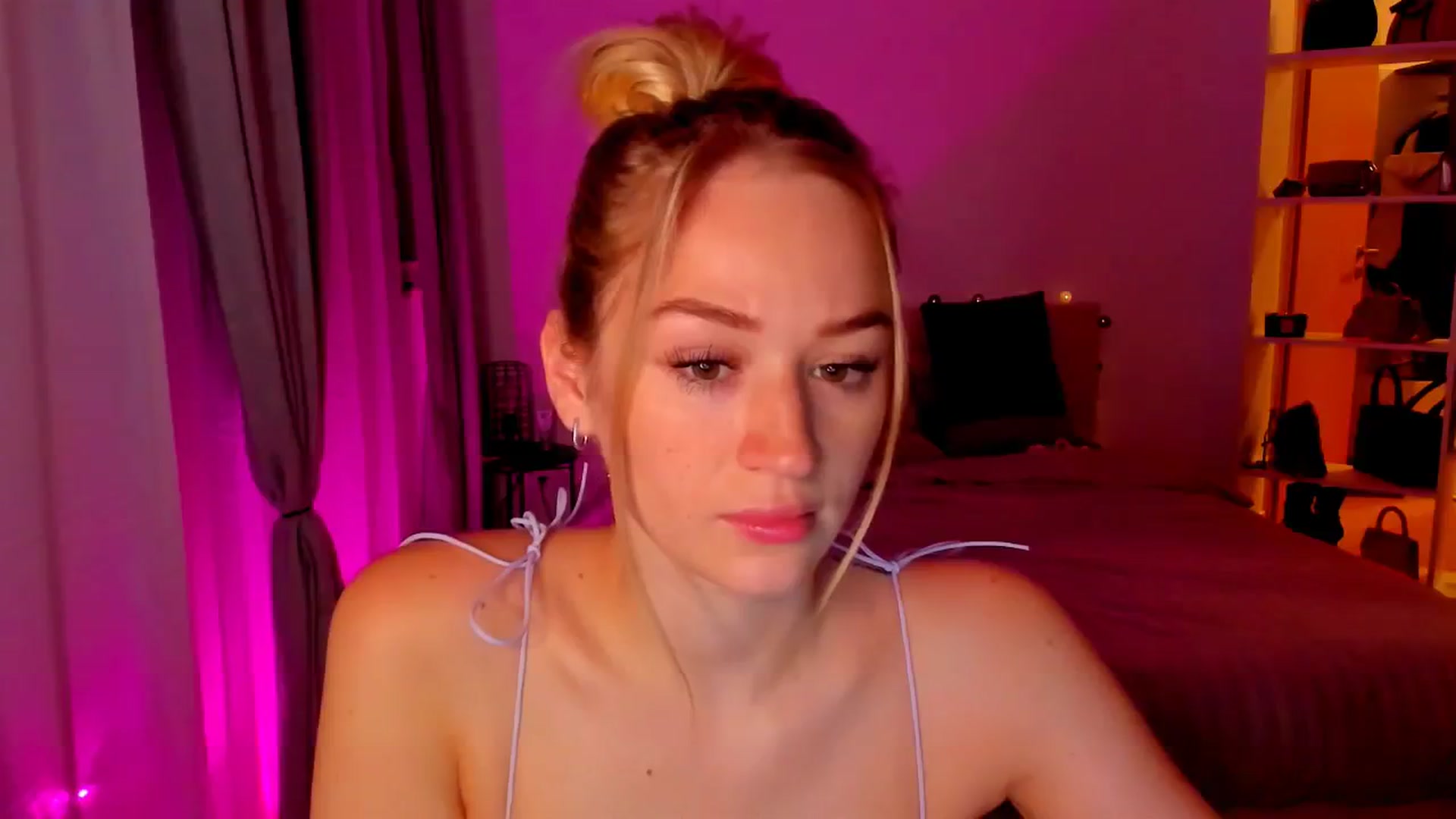 Gallery image thumbnail from CheckmyPeach's myfreecams stream on, 05/08/2024, 03:59 image 17 of 20