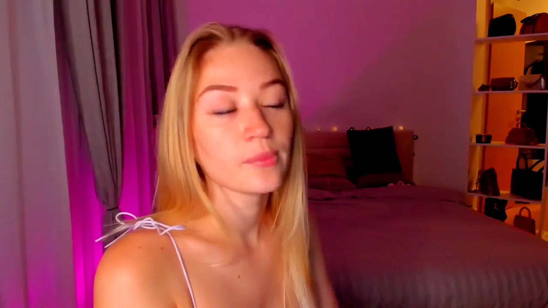 Gallery image thumbnail from CheckmyPeach's myfreecams stream on, 05/08/2024, 03:59 image 5 of 20