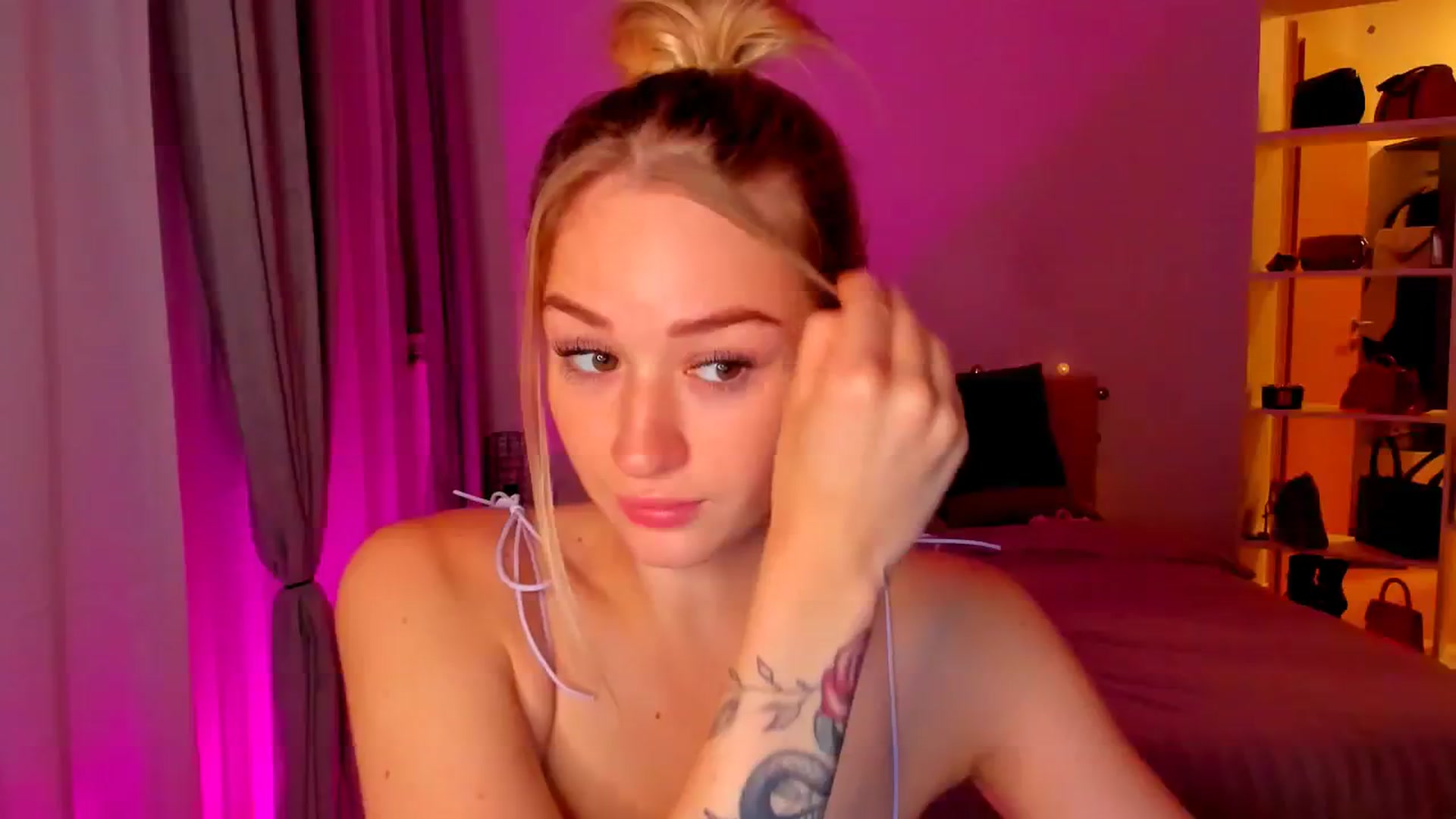 Gallery image thumbnail from CheckmyPeach's myfreecams stream on, 05/08/2024, 03:59 image 20 of 20