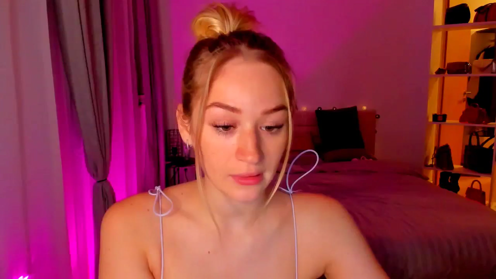Gallery image thumbnail from CheckmyPeach's myfreecams stream on, 05/08/2024, 05:04 image 19 of 20