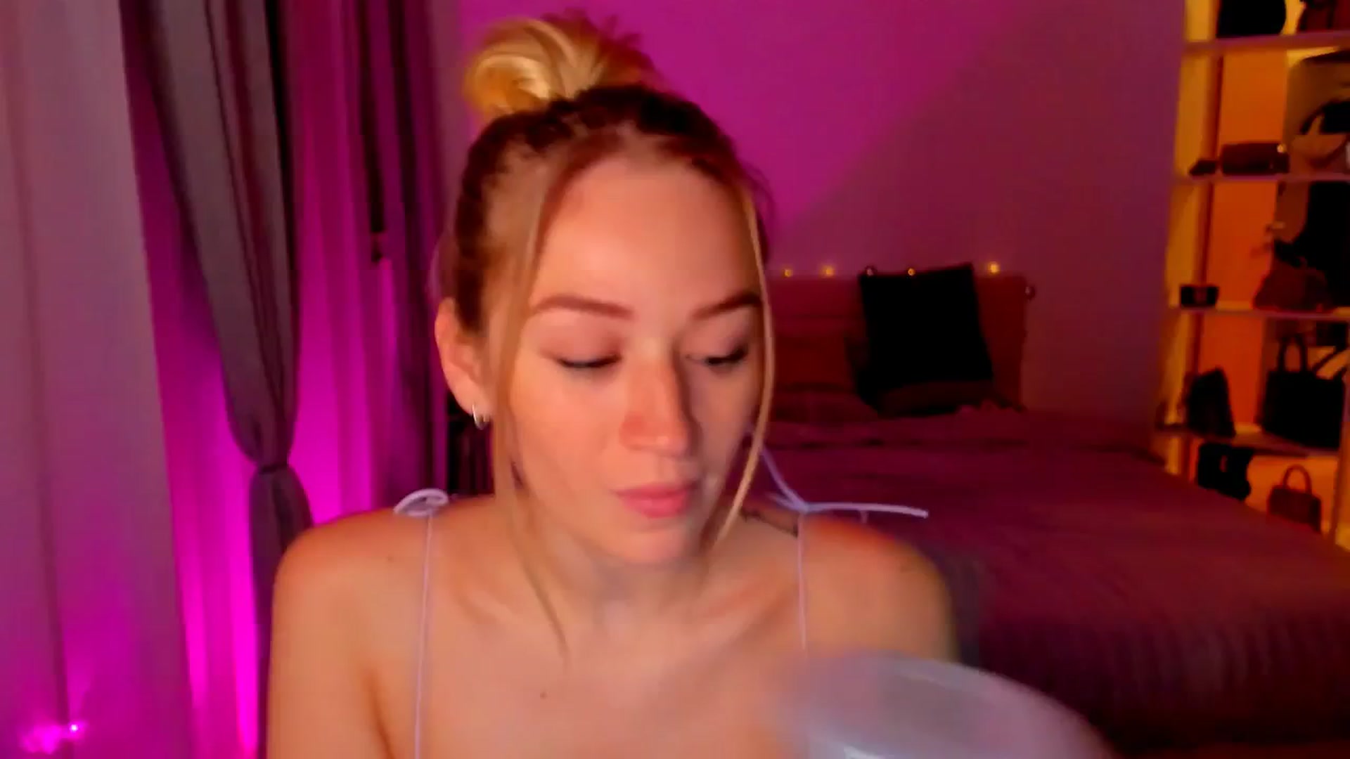 Gallery image thumbnail from CheckmyPeach's myfreecams stream on, 05/08/2024, 05:04 image 5 of 20