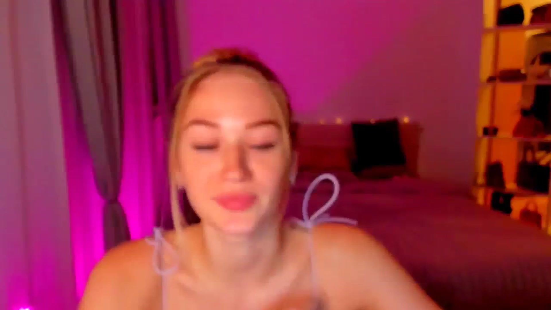 Gallery image thumbnail from CheckmyPeach's myfreecams stream on, 05/08/2024, 05:04 image 15 of 20