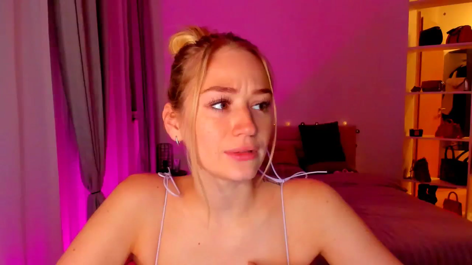 Gallery image thumbnail from CheckmyPeach's myfreecams stream on, 05/08/2024, 05:04 image 7 of 20