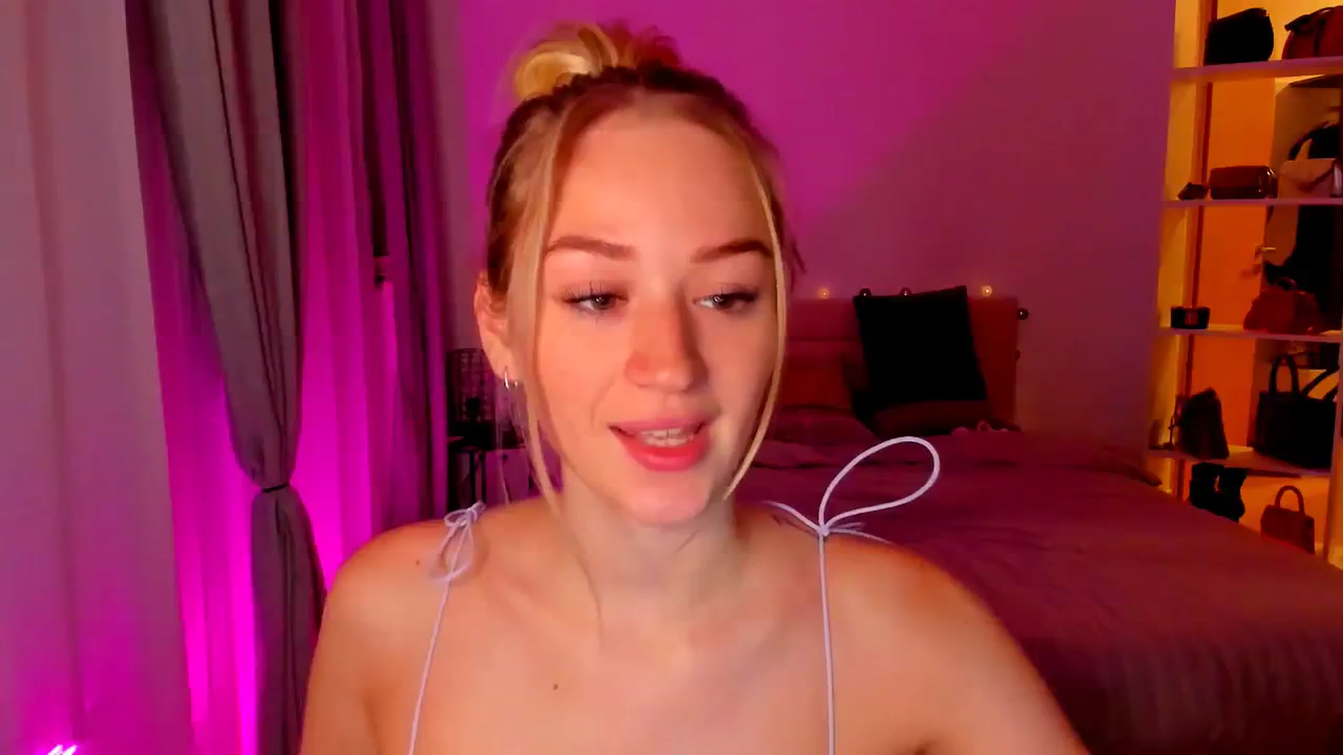 Gallery image thumbnail from CheckmyPeach's myfreecams stream on, 05/08/2024, 05:04 image 16 of 20