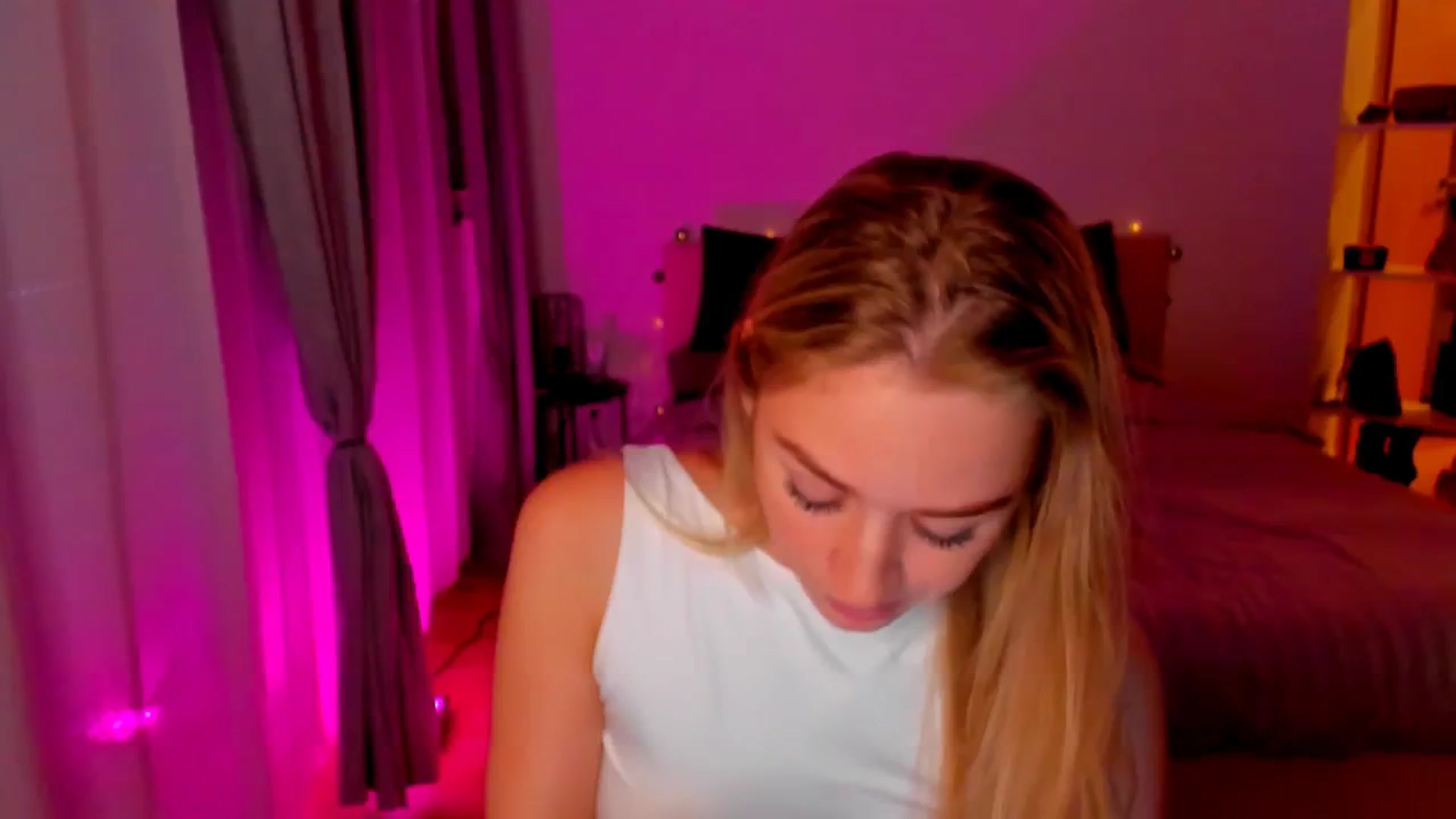 Gallery image thumbnail from CheckmyPeach's myfreecams stream on, 05/08/2024, 06:04 image 13 of 20