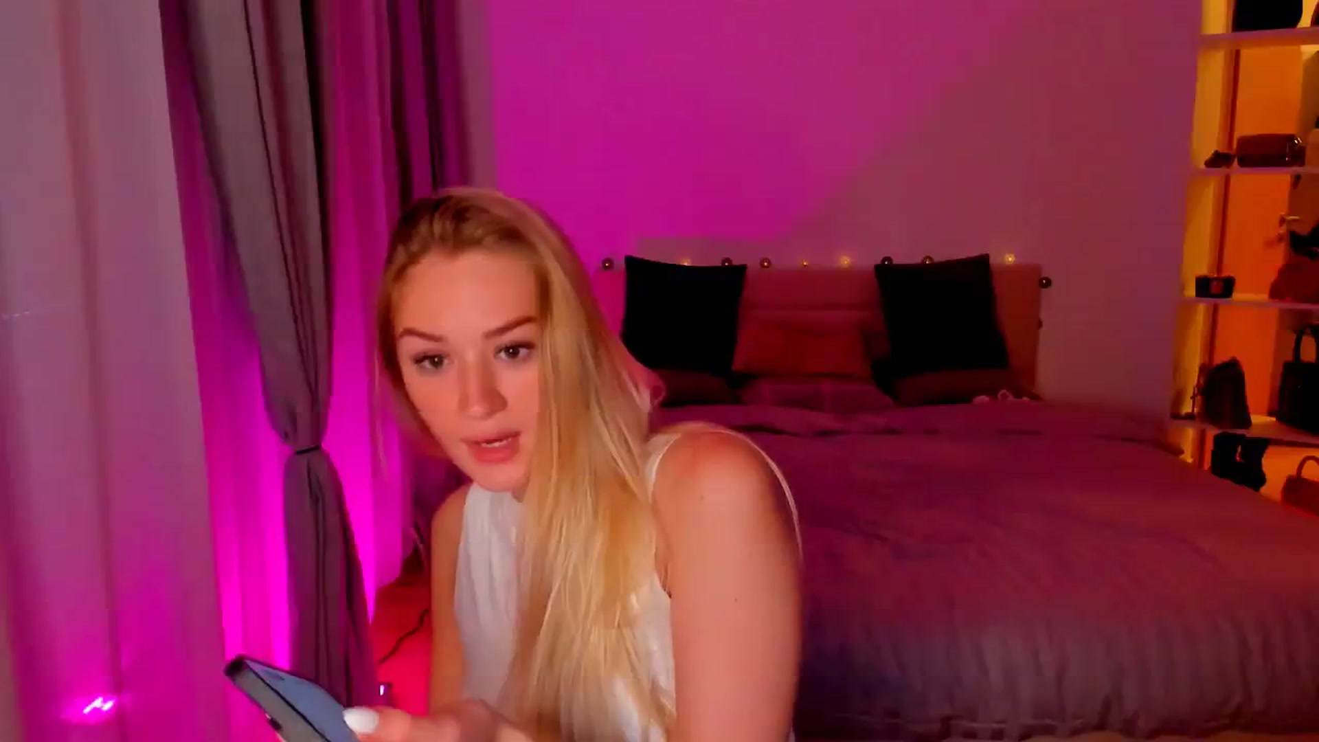 Gallery image thumbnail from CheckmyPeach's myfreecams stream on, 05/08/2024, 06:04 image 15 of 20