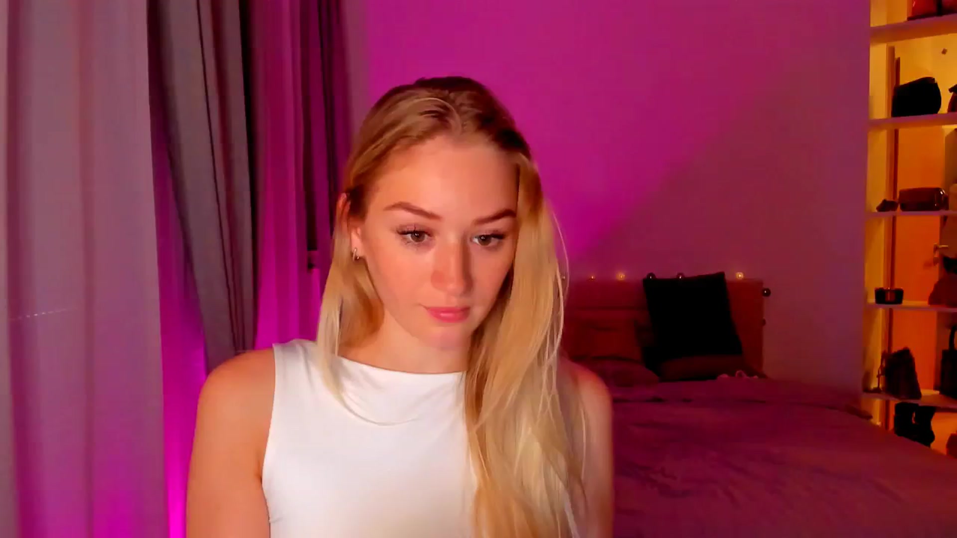 Gallery image thumbnail from CheckmyPeach's myfreecams stream on, 05/08/2024, 06:42 image 6 of 20