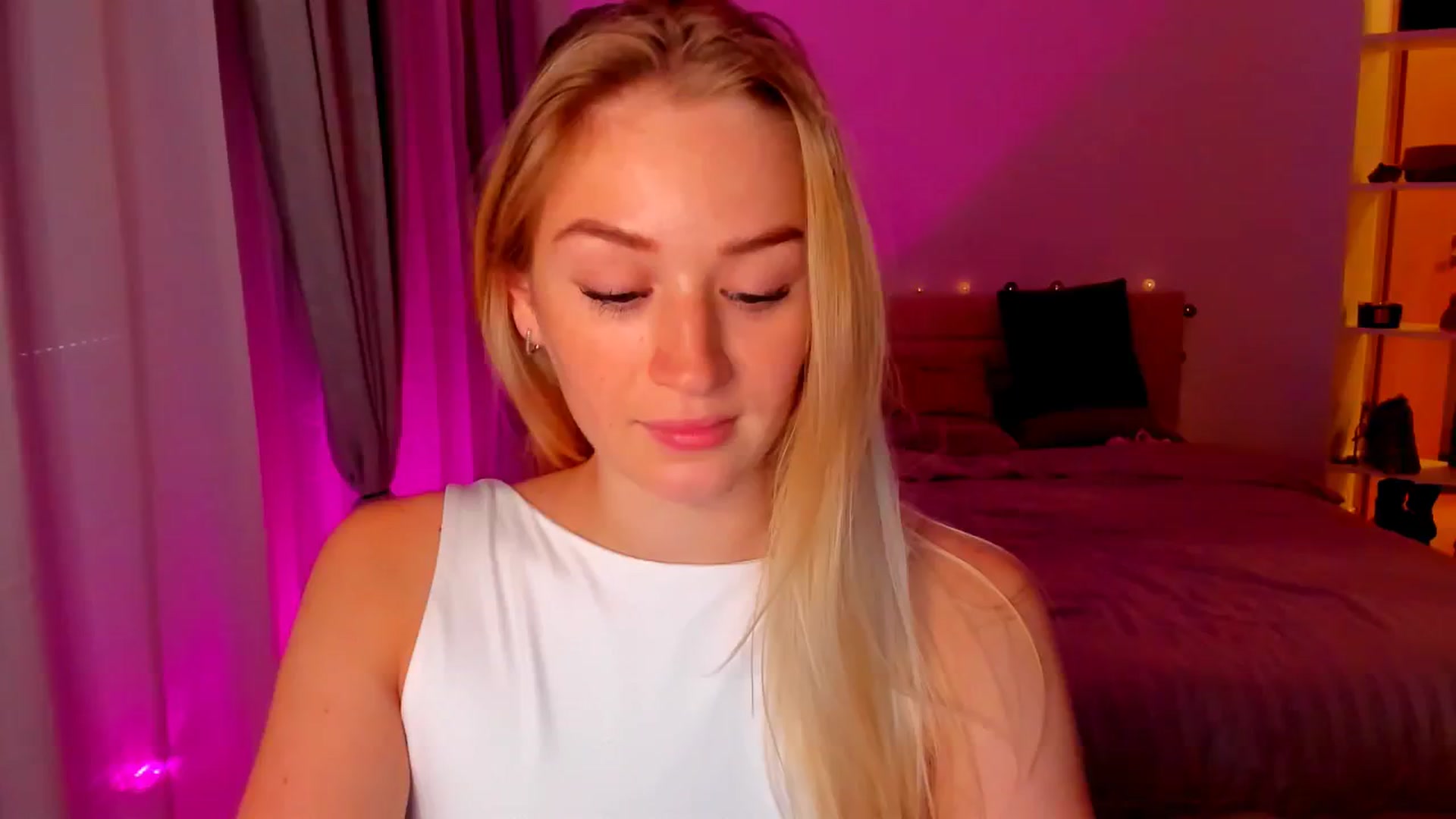 Gallery image thumbnail from CheckmyPeach's myfreecams stream on, 05/08/2024, 06:42 image 16 of 20