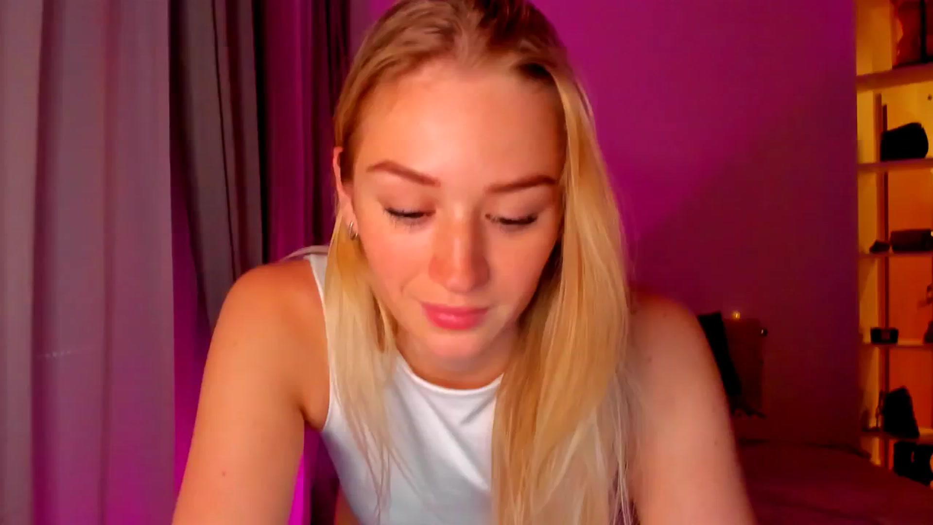 Gallery image thumbnail from CheckmyPeach's myfreecams stream on, 05/08/2024, 06:42 image 2 of 20