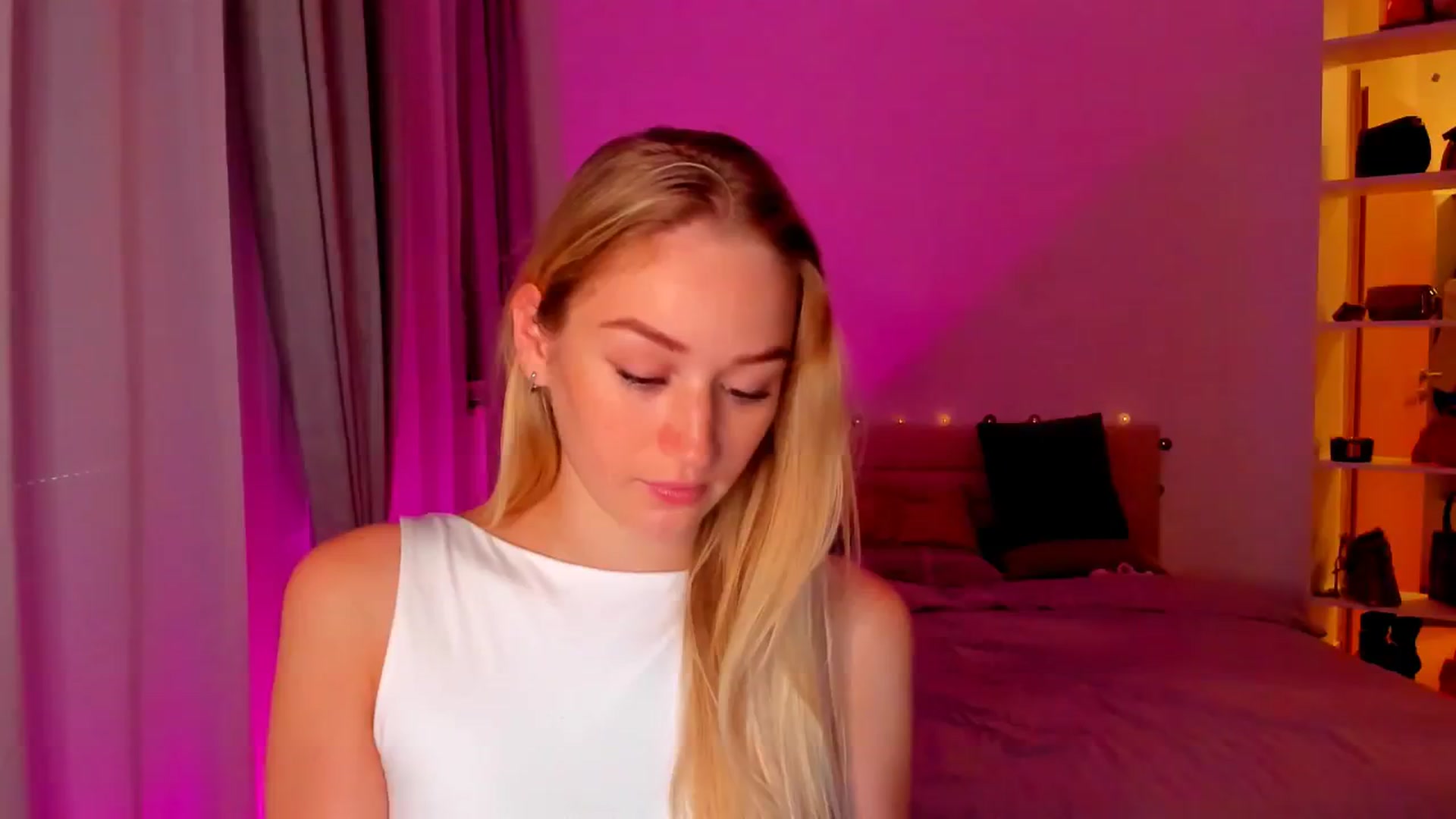 Gallery image thumbnail from CheckmyPeach's myfreecams stream on, 05/08/2024, 06:42 image 7 of 20