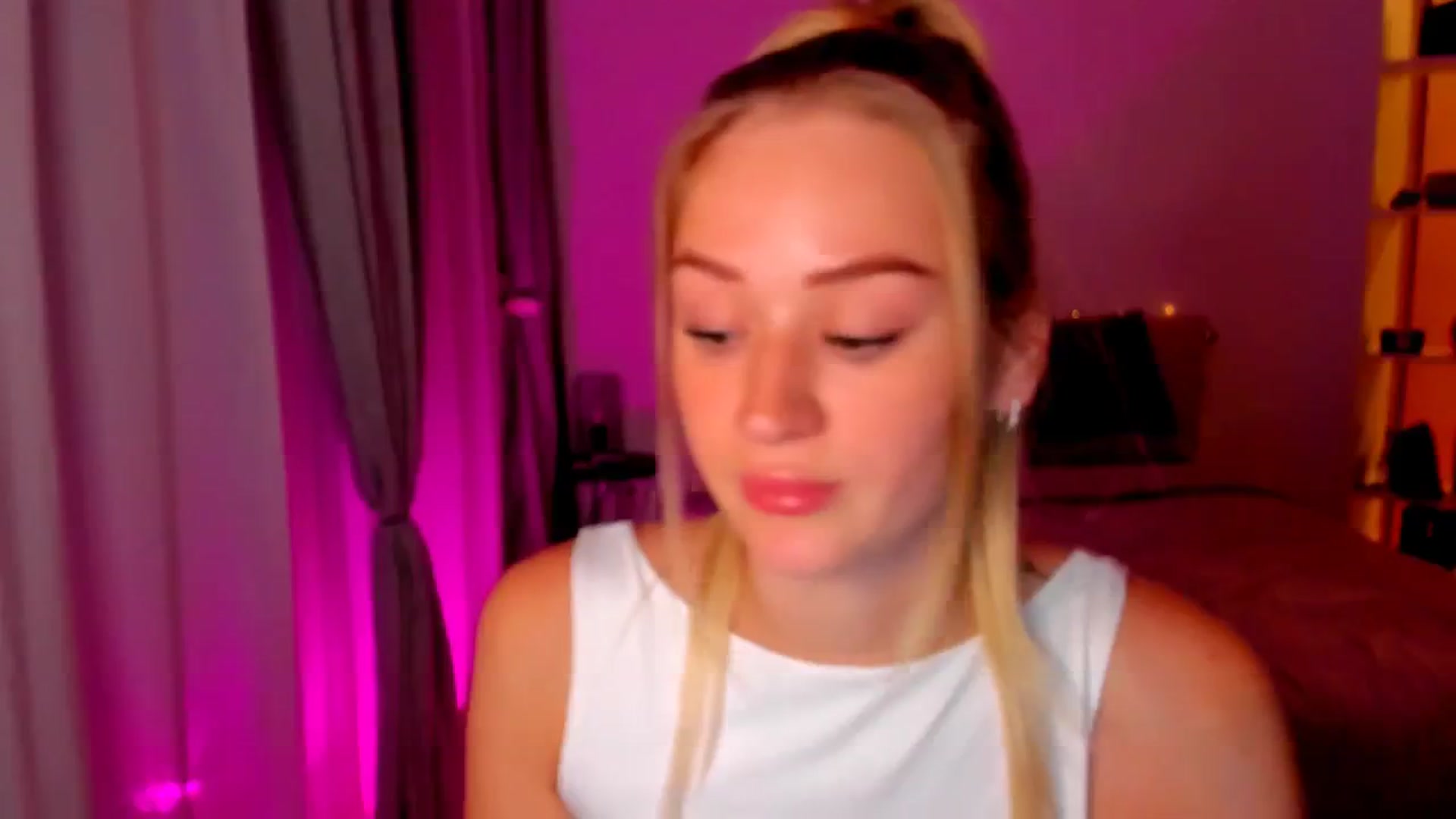 Gallery image thumbnail from CheckmyPeach's myfreecams stream on, 05/08/2024, 20:20 image 19 of 20