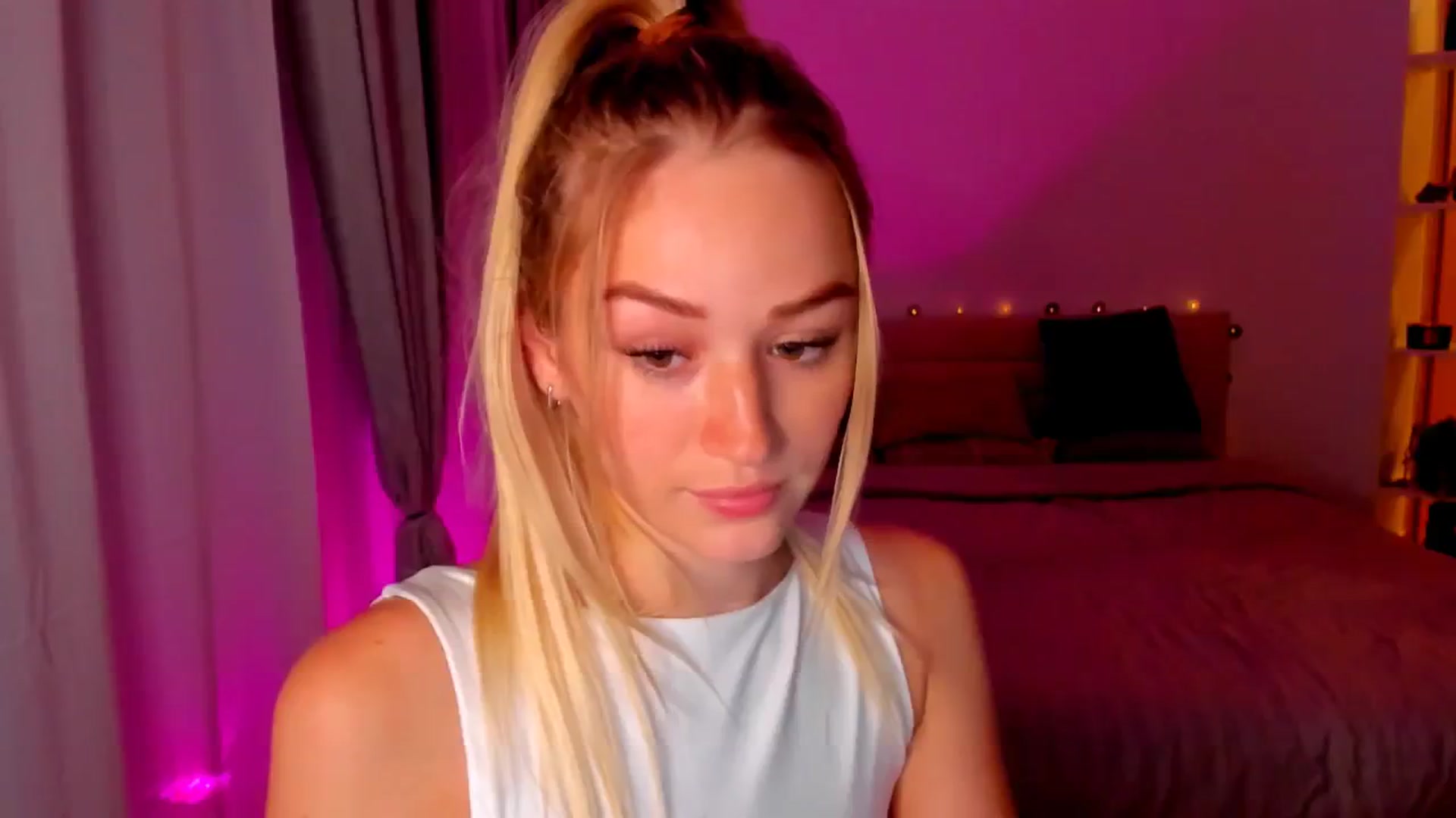 Gallery image thumbnail from CheckmyPeach's myfreecams stream on, 05/08/2024, 20:20 image 12 of 20