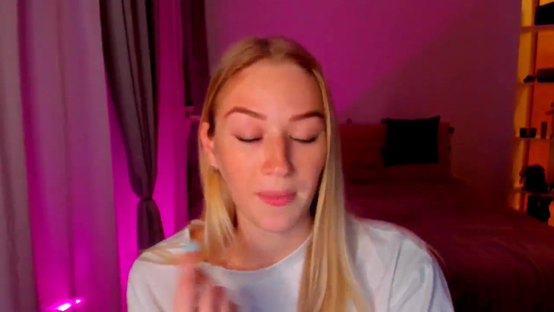 Gallery image thumbnail from CheckmyPeach's myfreecams stream on, 05/10/2024, 20:59 image 16 of 20