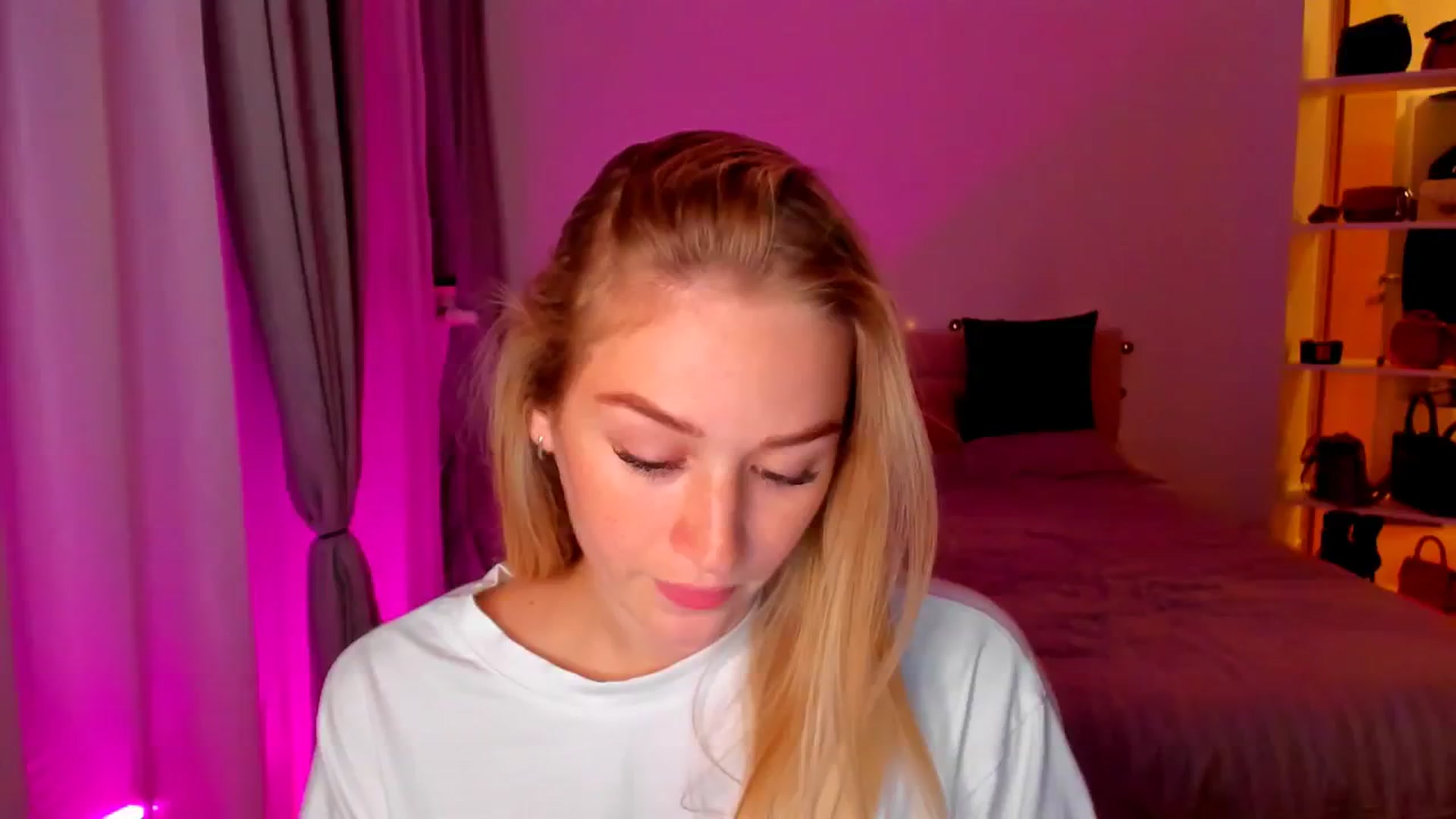 Gallery image thumbnail from CheckmyPeach's myfreecams stream on, 05/10/2024, 23:17 image 2 of 20