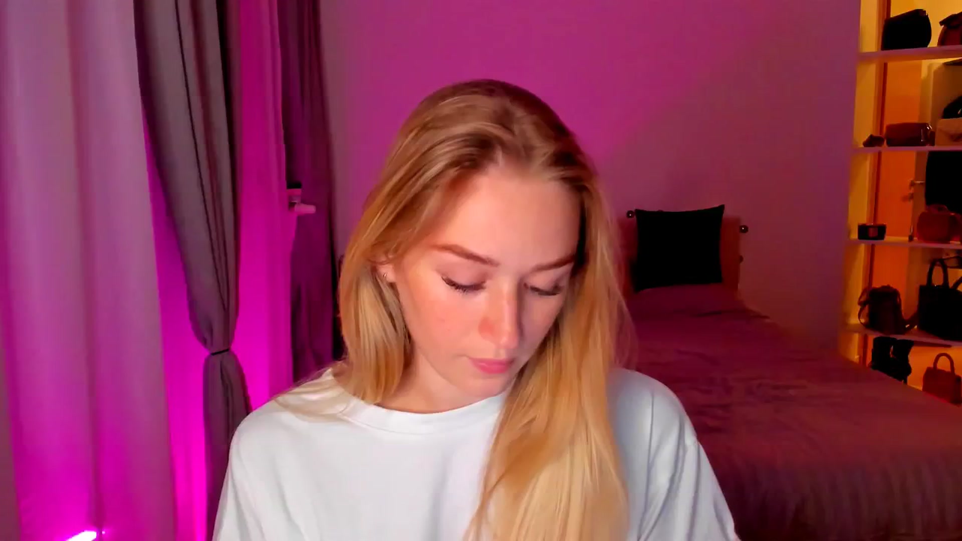Gallery image thumbnail from CheckmyPeach's myfreecams stream on, 05/10/2024, 23:17 image 3 of 20