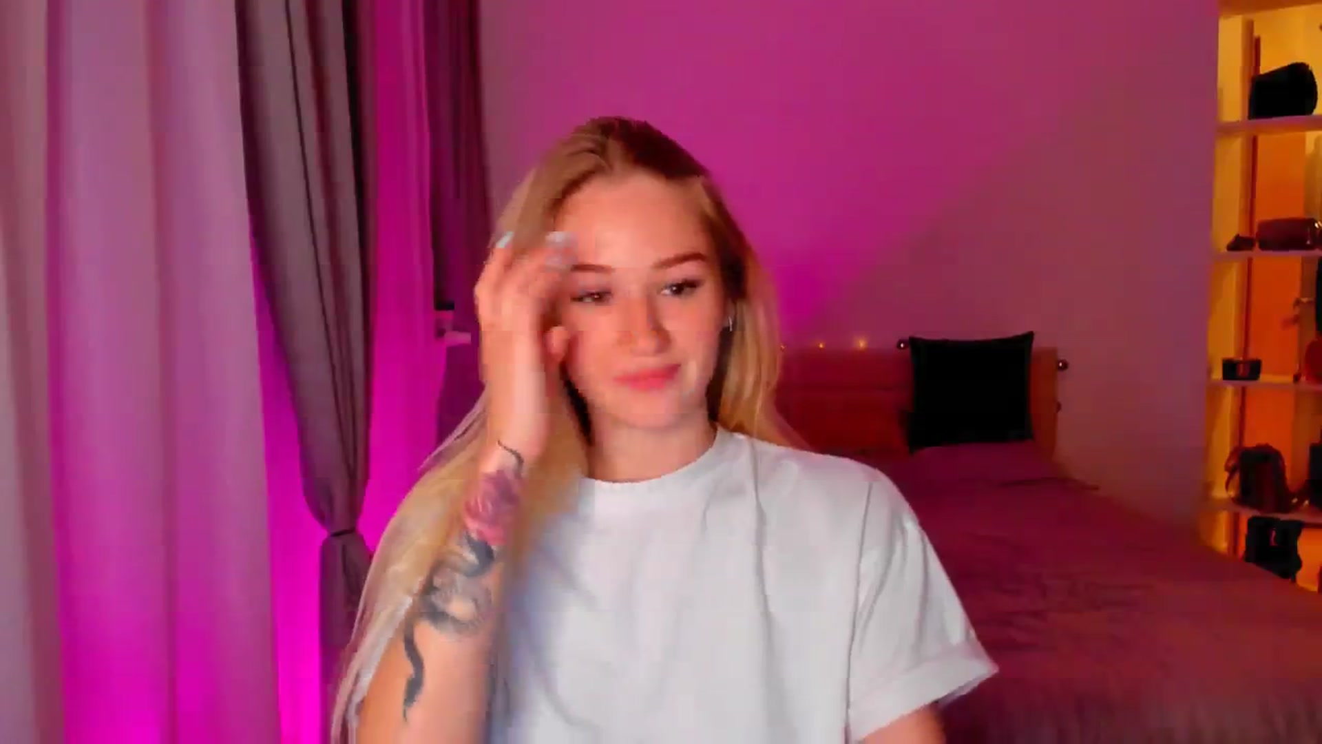 Gallery image thumbnail from CheckmyPeach's myfreecams stream on, 05/10/2024, 23:17 image 20 of 20