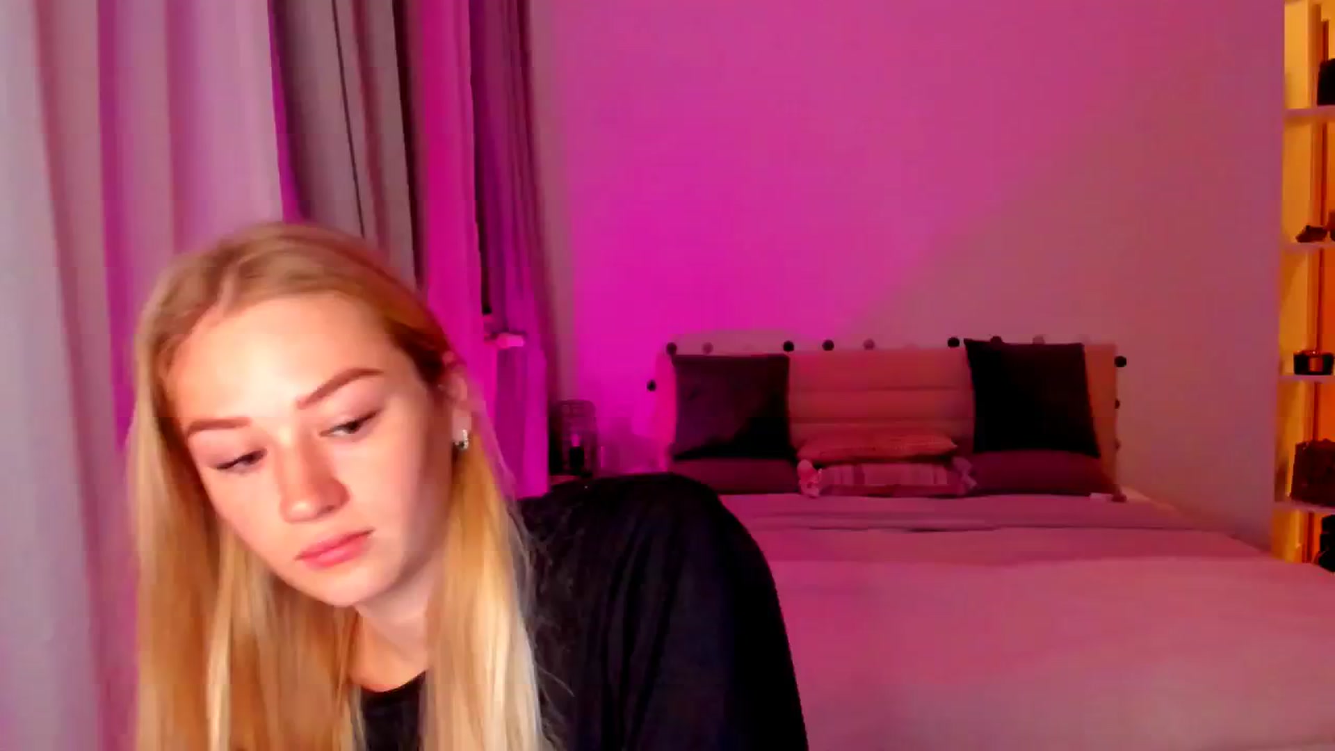 Gallery image thumbnail from CheckmyPeach's myfreecams stream on, 05/14/2024, 02:50 image 4 of 20
