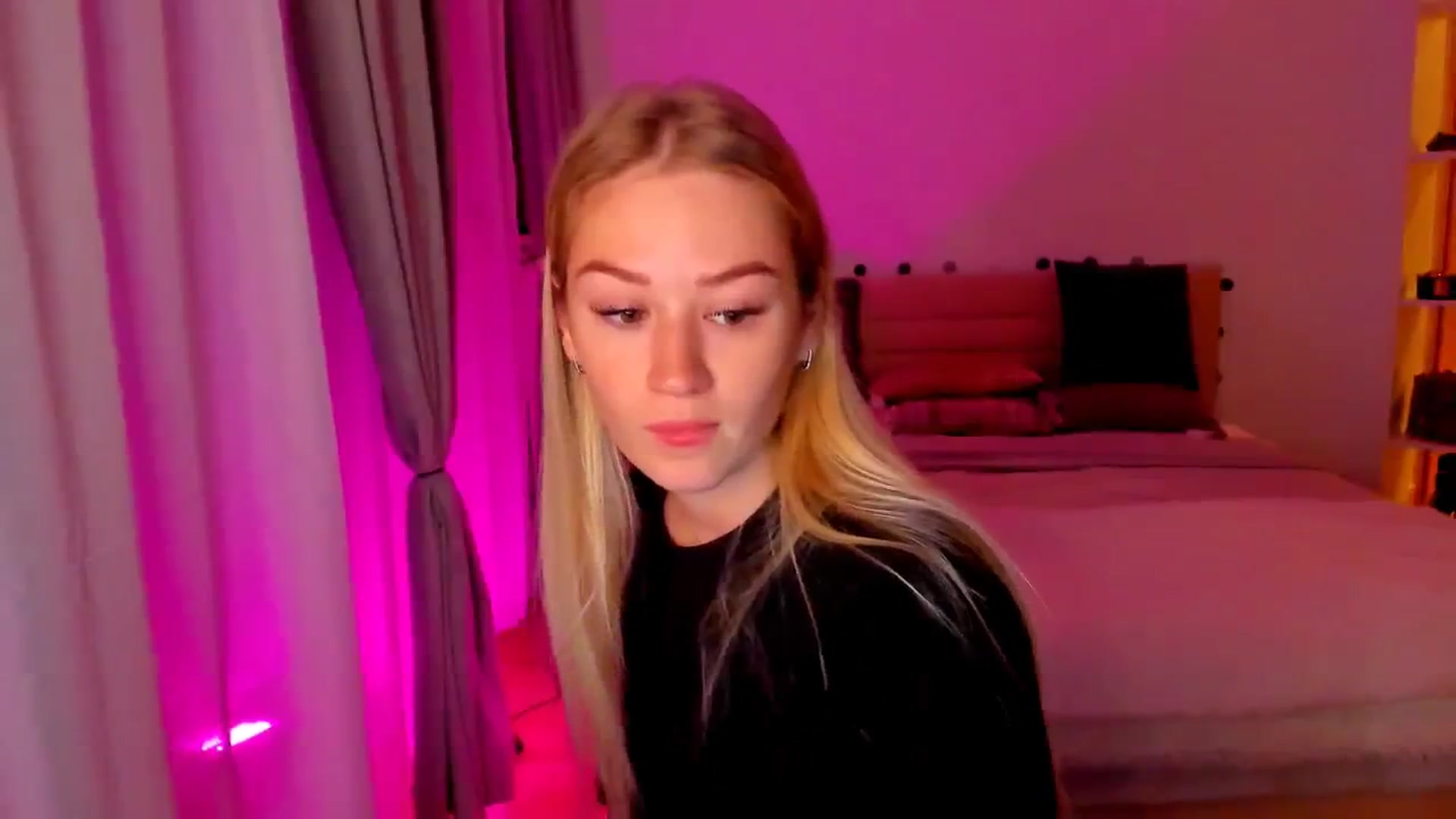 Gallery image thumbnail from CheckmyPeach's myfreecams stream on, 05/14/2024, 02:50 image 9 of 20