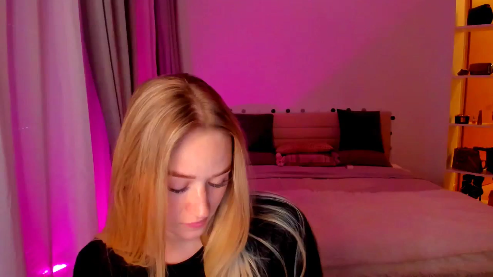 Gallery image thumbnail from CheckmyPeach's myfreecams stream on, 05/14/2024, 07:22 image 9 of 20