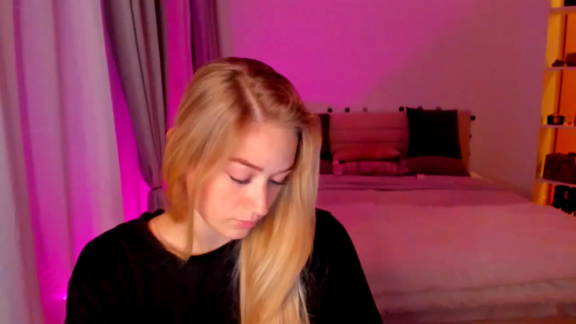 Gallery image thumbnail from CheckmyPeach's myfreecams stream on, 05/14/2024, 07:22 image 18 of 20