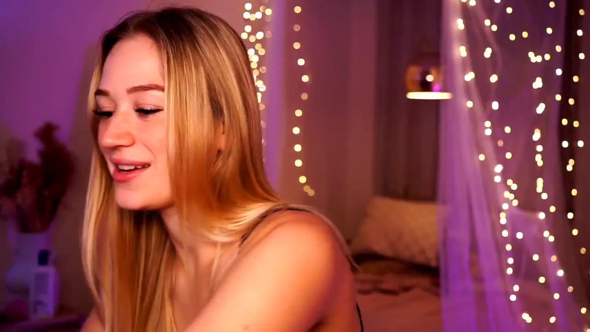 Gallery image thumbnail from CheckmyPeach's myfreecams stream on, 05/16/2024, 03:52 image 1 of 20