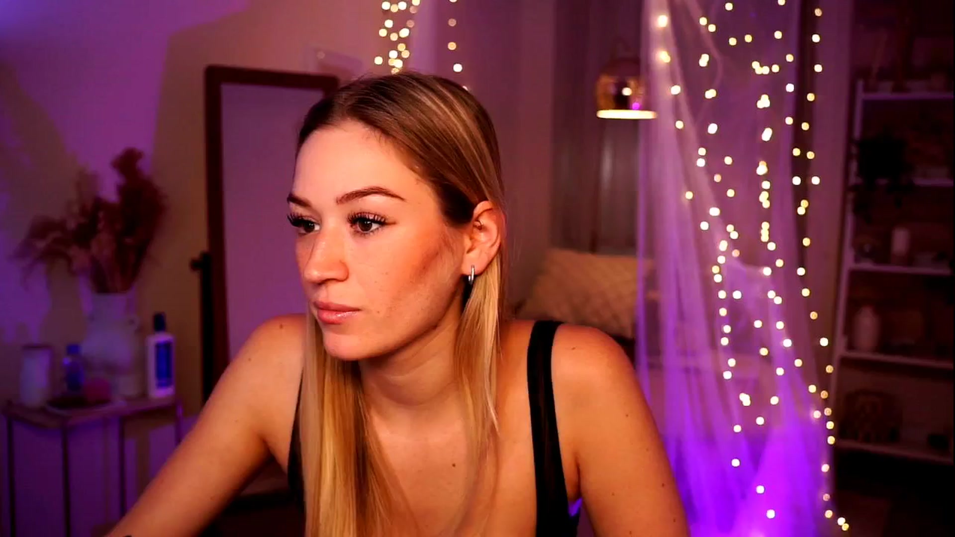 Gallery image thumbnail from CheckmyPeach's myfreecams stream on, 05/16/2024, 06:21 image 19 of 20