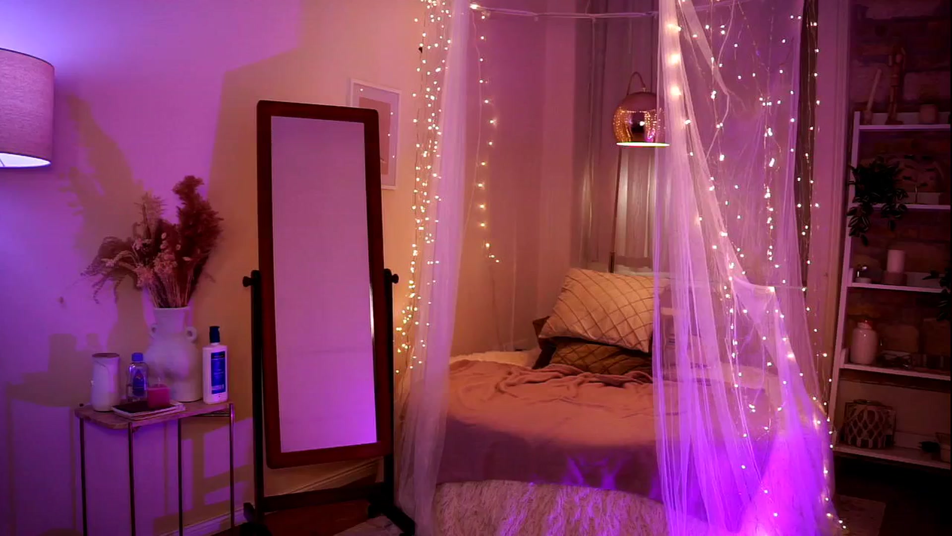 Gallery image thumbnail from CheckmyPeach's myfreecams stream on, 05/16/2024, 07:28 image 15 of 20