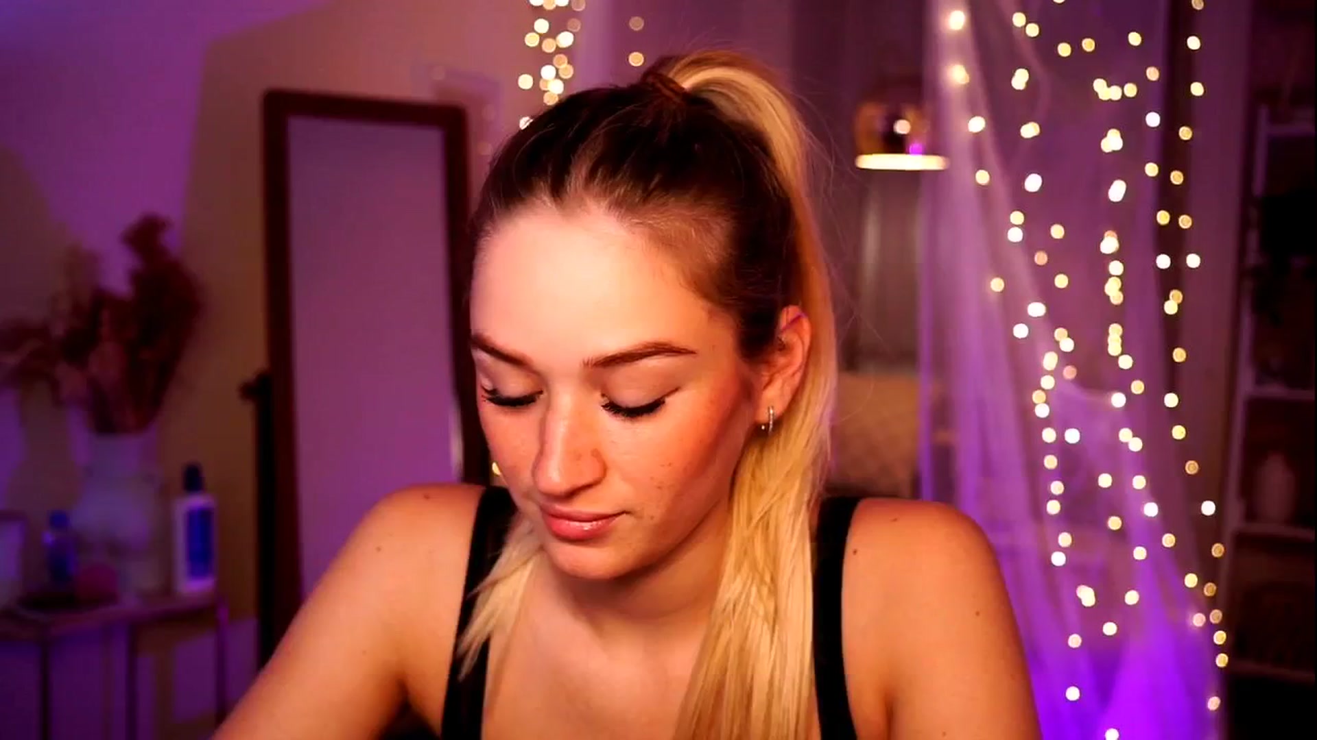 Gallery image thumbnail from CheckmyPeach's myfreecams stream on, 05/16/2024, 07:28 image 11 of 20
