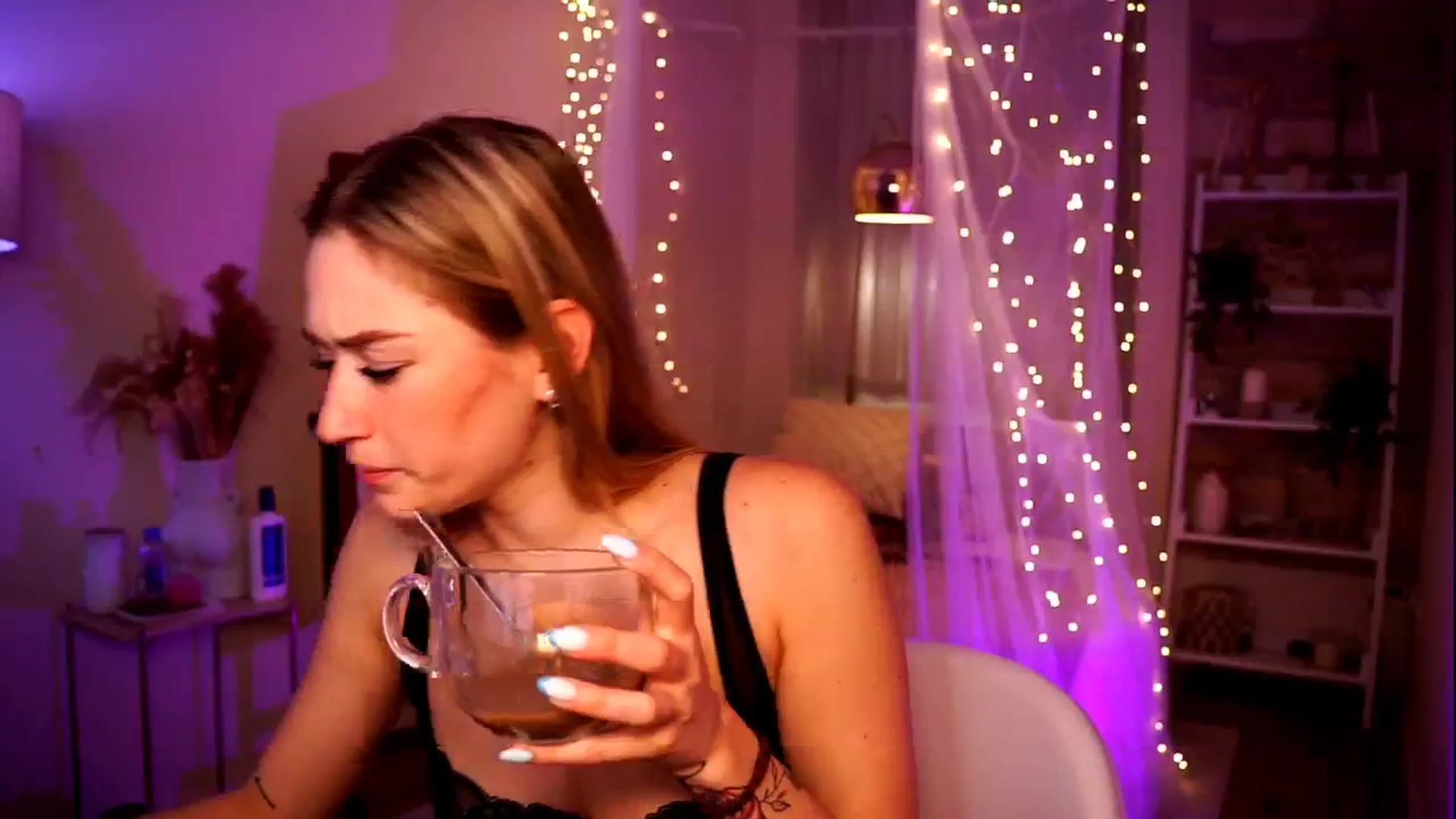Gallery image thumbnail from CheckmyPeach's myfreecams stream on, 05/16/2024, 07:28 image 3 of 20