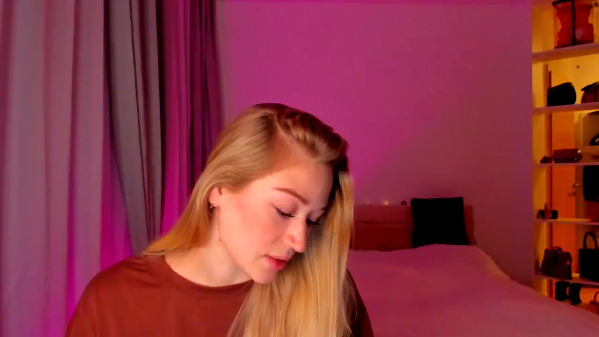 Gallery image thumbnail from CheckmyPeach's myfreecams stream on, 05/20/2024, 04:51 image 4 of 20