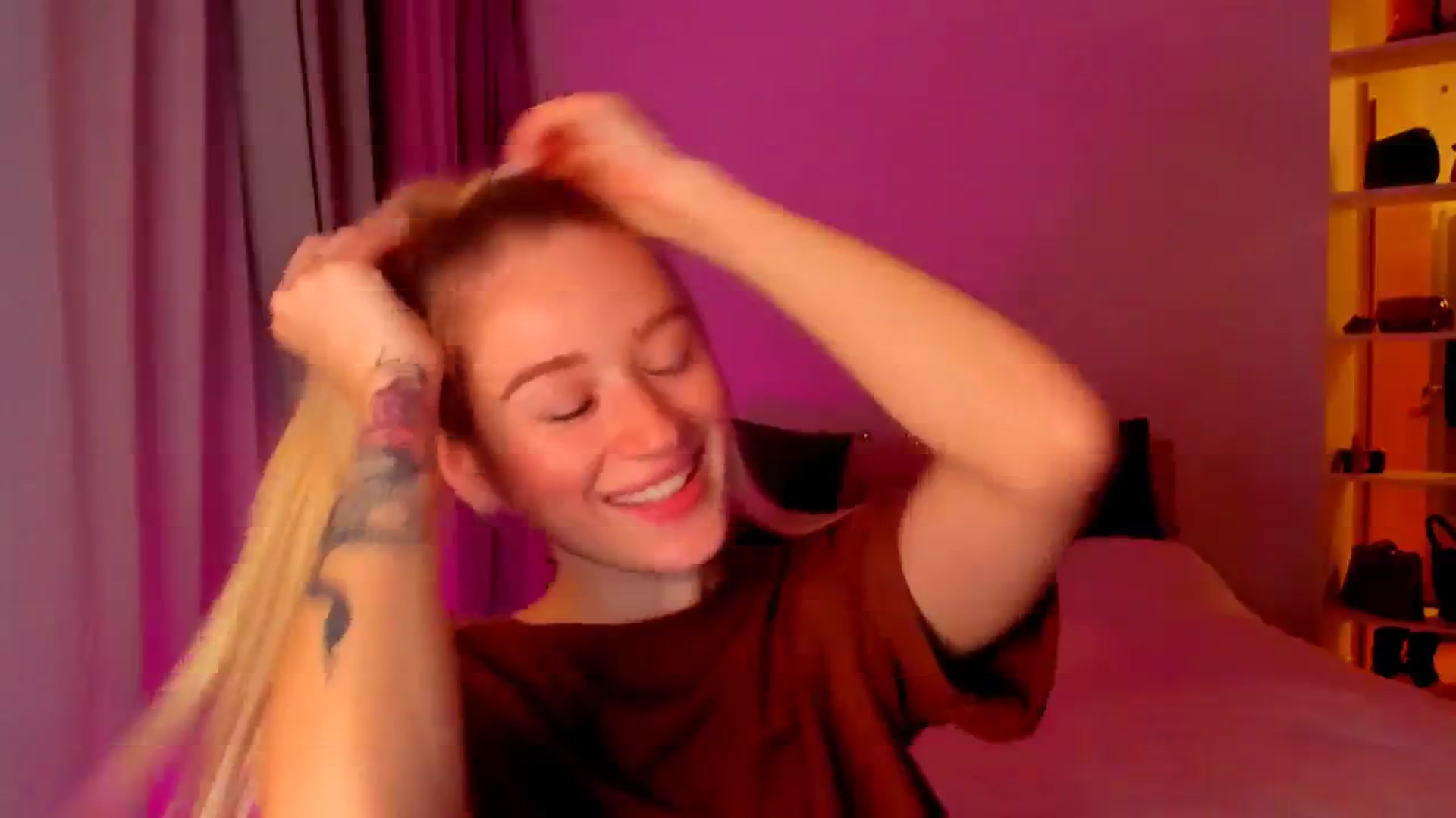 Gallery image thumbnail from CheckmyPeach's myfreecams stream on, 05/20/2024, 06:18 image 15 of 20
