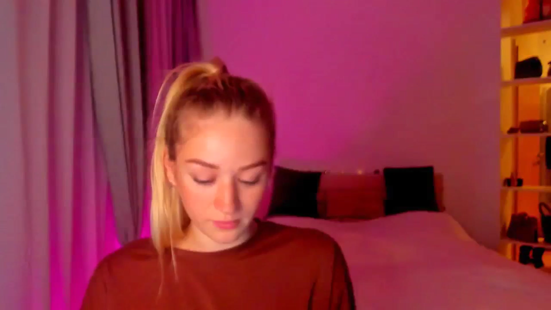 Gallery image thumbnail from CheckmyPeach's myfreecams stream on, 05/20/2024, 06:18 image 18 of 20