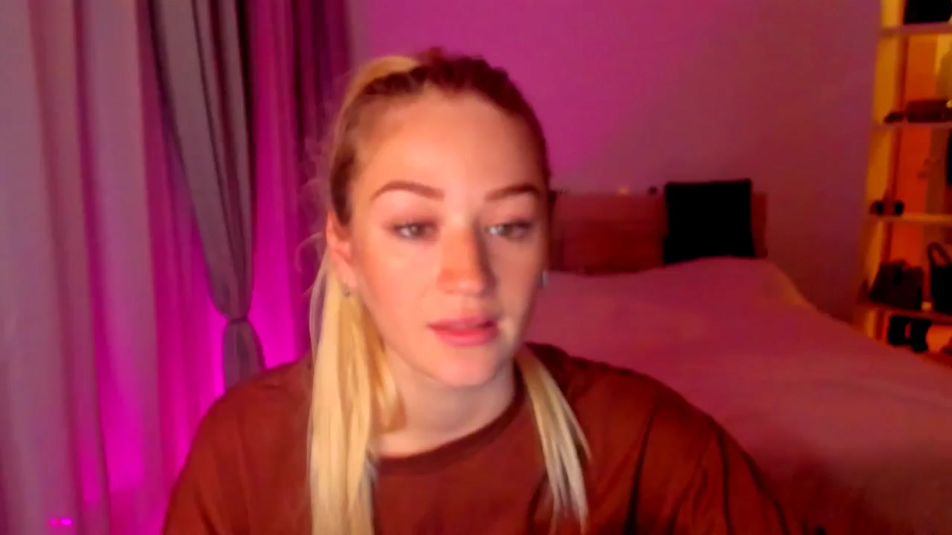 Gallery image thumbnail from CheckmyPeach's myfreecams stream on, 05/20/2024, 07:53 image 2 of 20