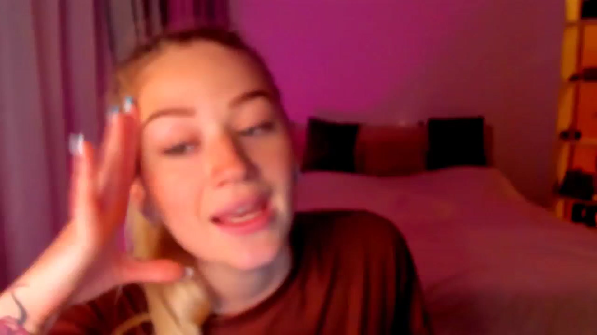 Gallery image thumbnail from CheckmyPeach's myfreecams stream on, 05/20/2024, 07:53 image 18 of 20