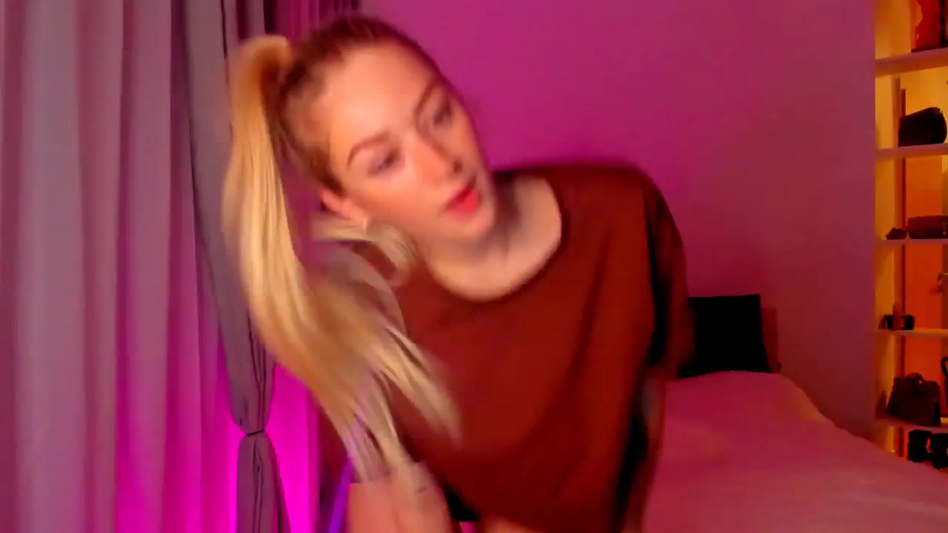 Gallery image thumbnail from CheckmyPeach's myfreecams stream on, 05/20/2024, 07:53 image 19 of 20